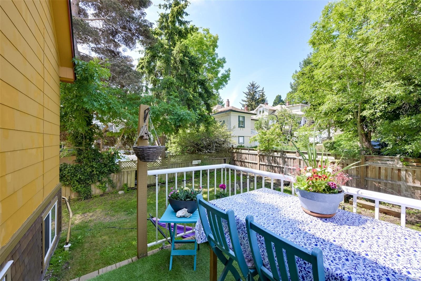 1620 Camosun St