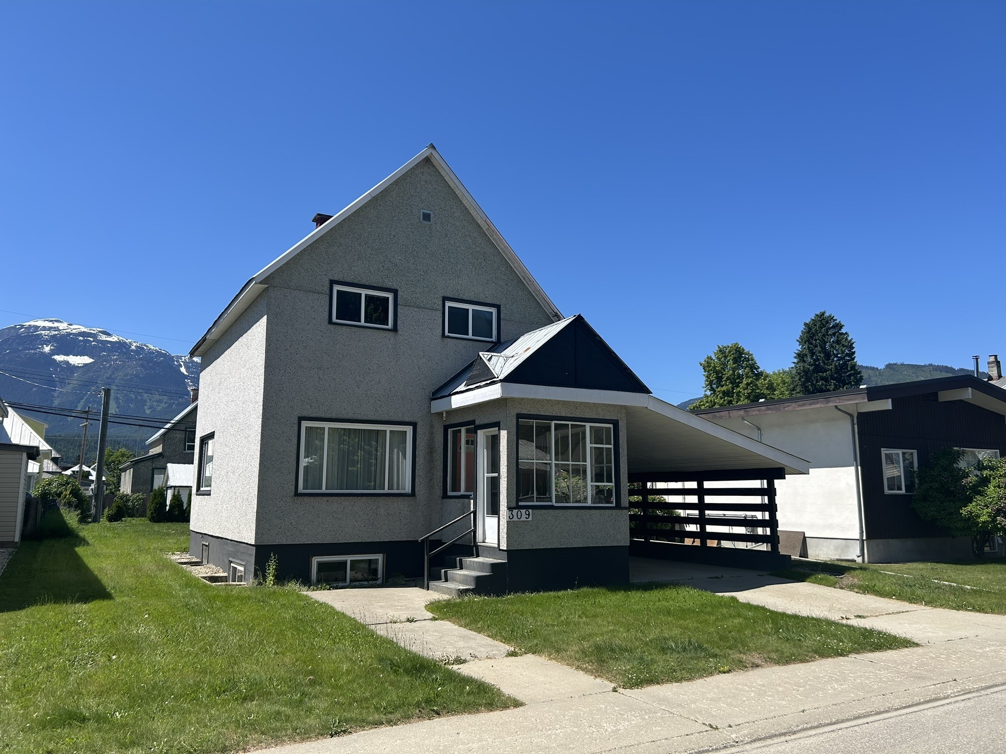 309 Third Street E