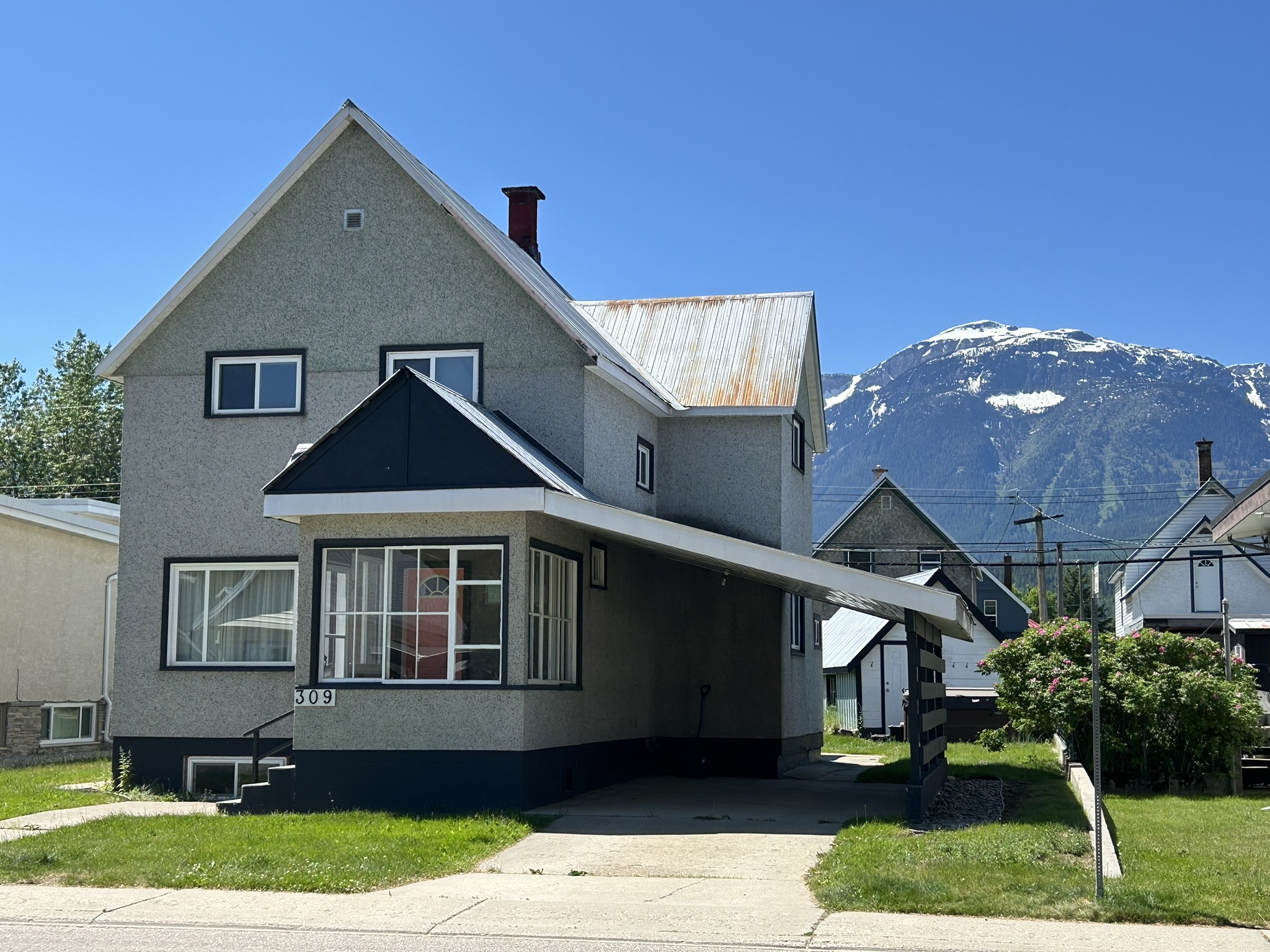 309 Third Street E