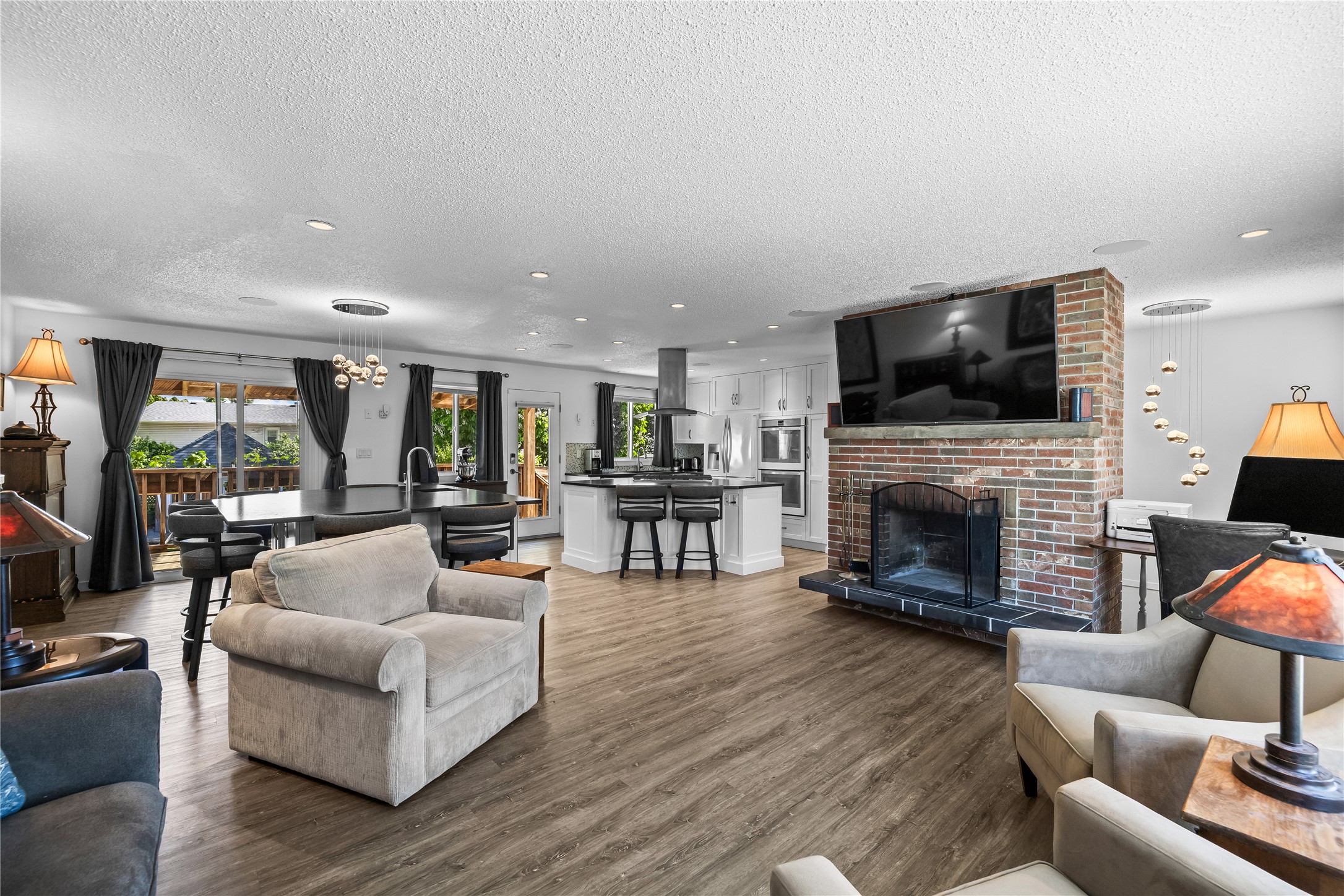 992 Grenfell Court