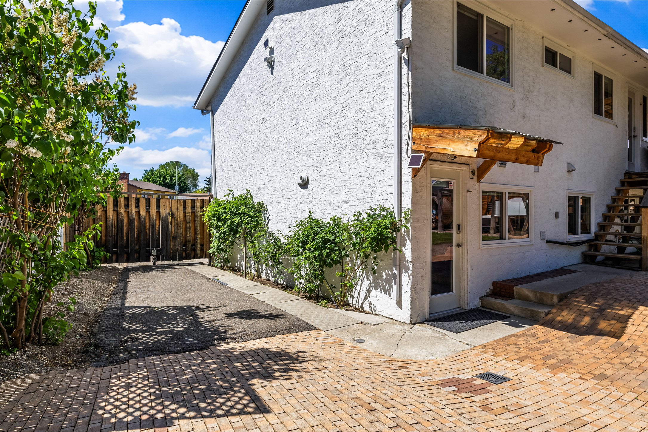 992 Grenfell Court