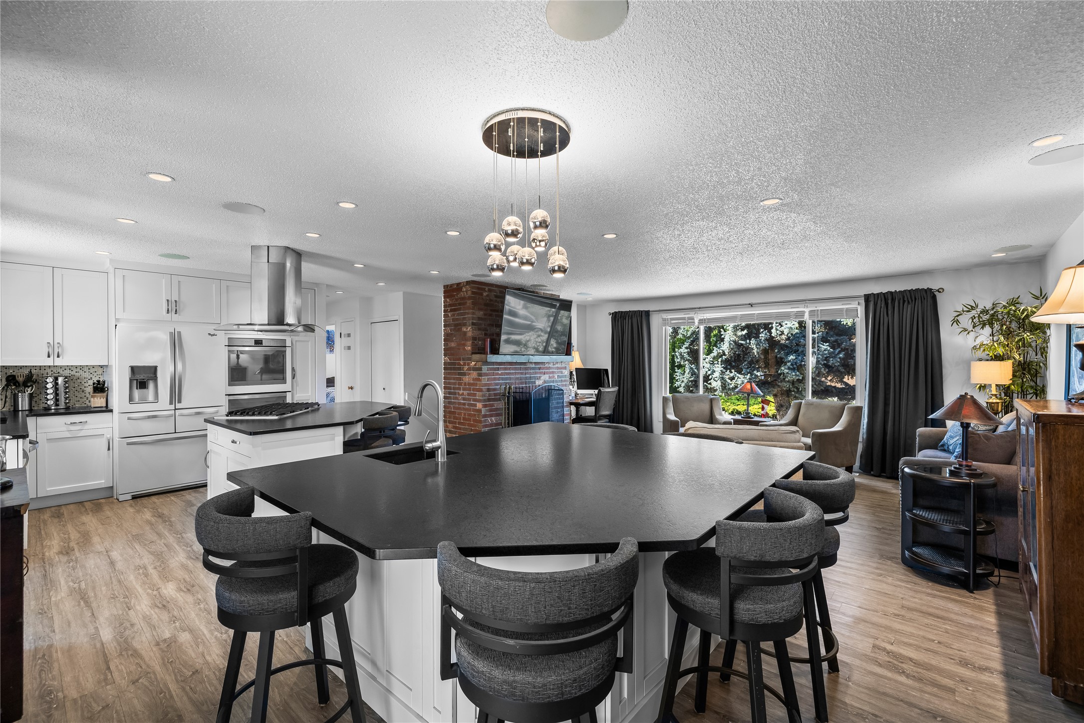 992 Grenfell Court