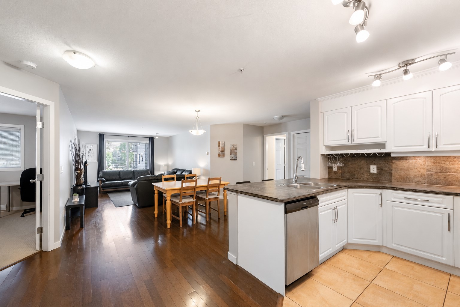 135 Ziprick Road 206