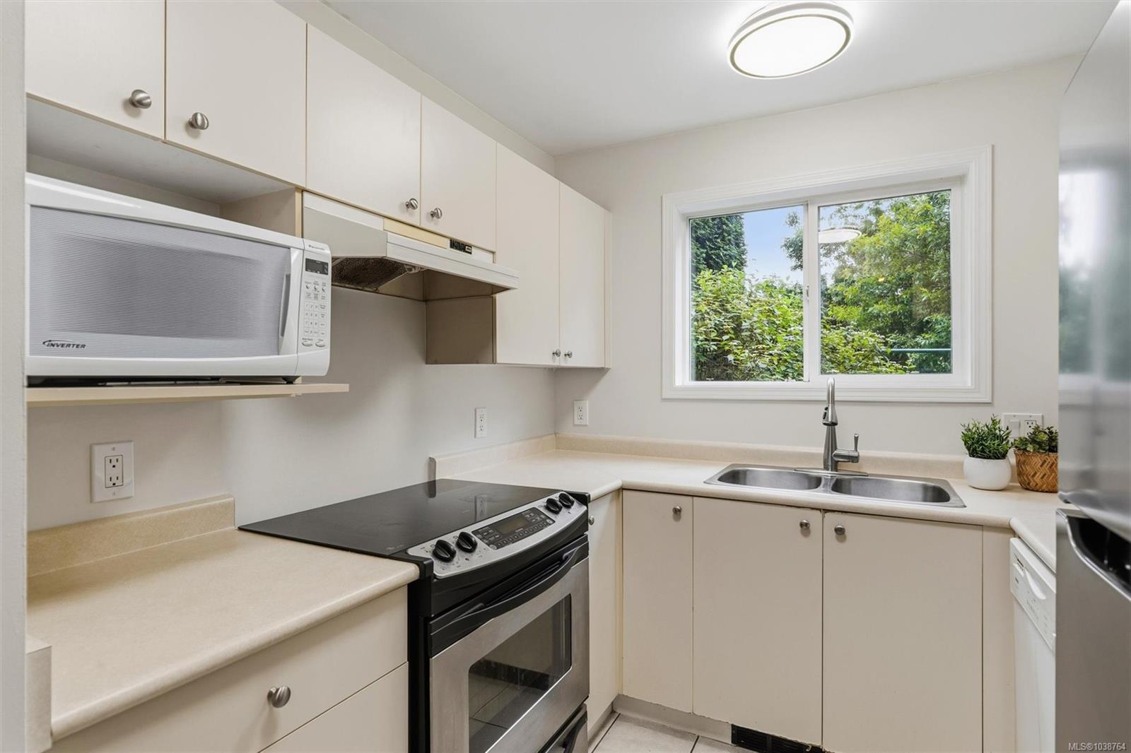 894 Vernon Ave #112