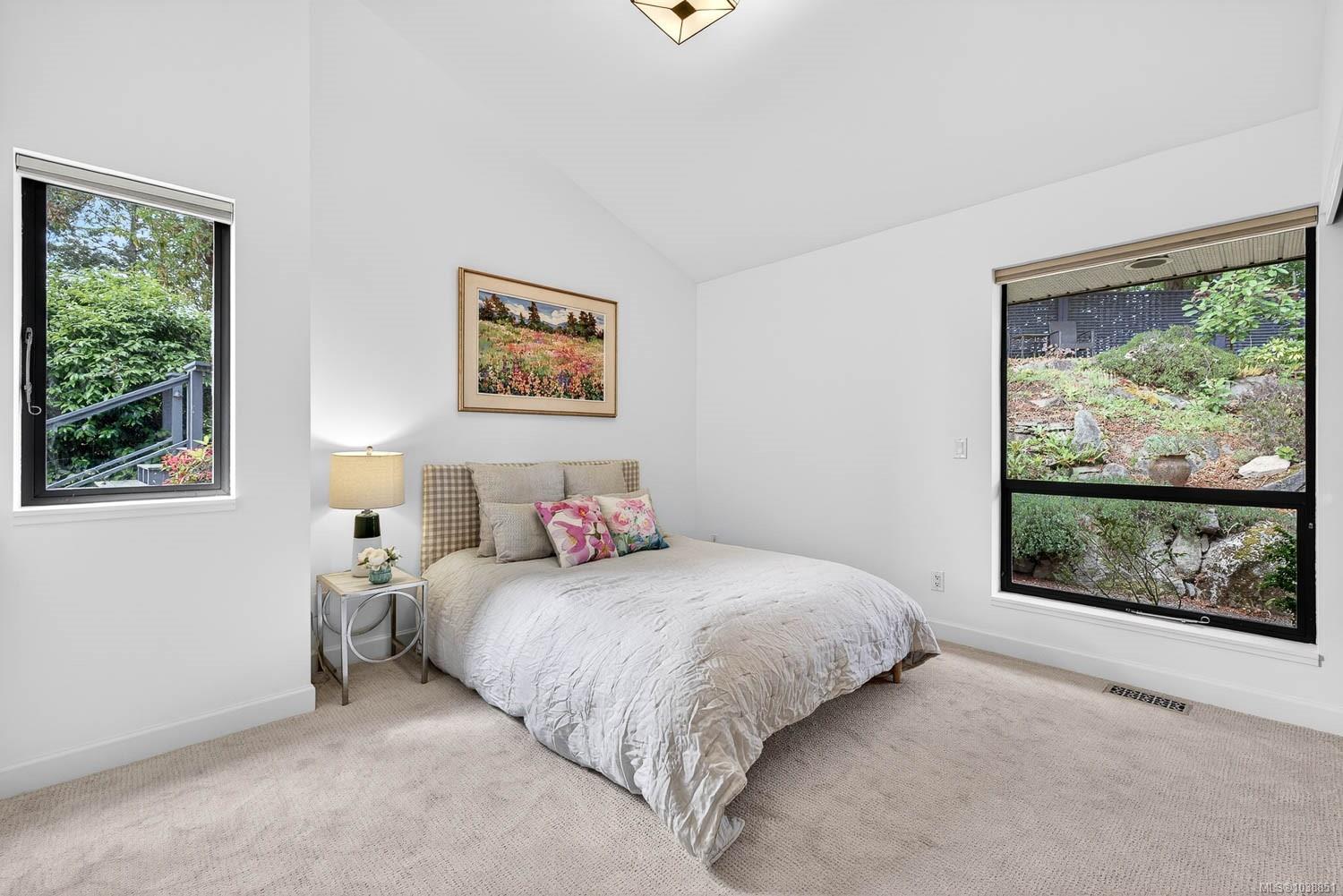 102 Village Terr