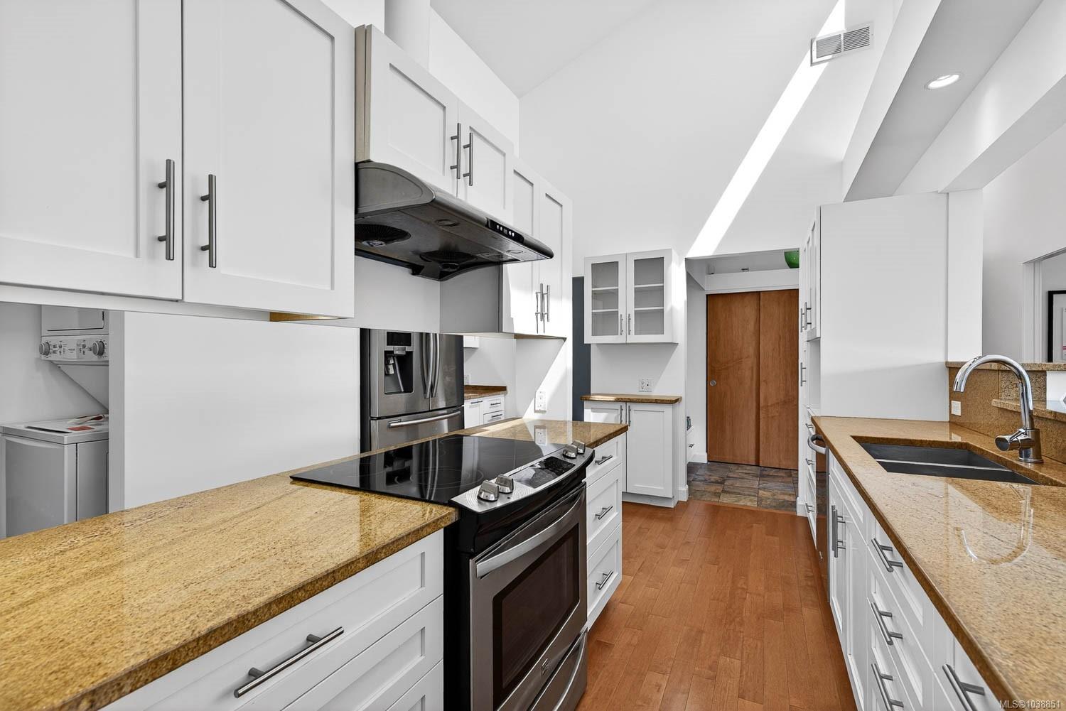 102 Village Terr