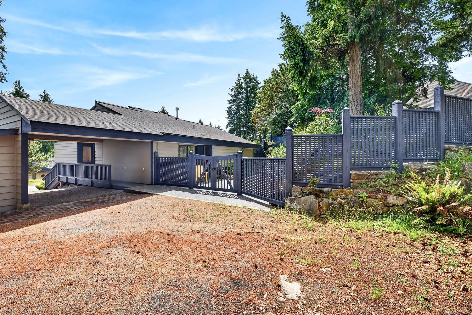 102 Village Terr