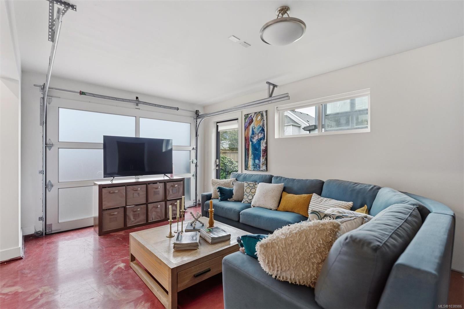 838 Old Esquimalt Rd