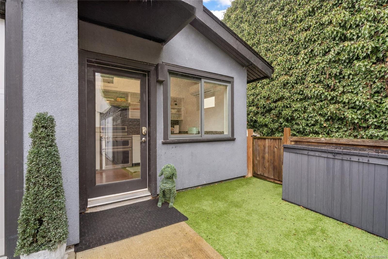 838 Old Esquimalt Rd