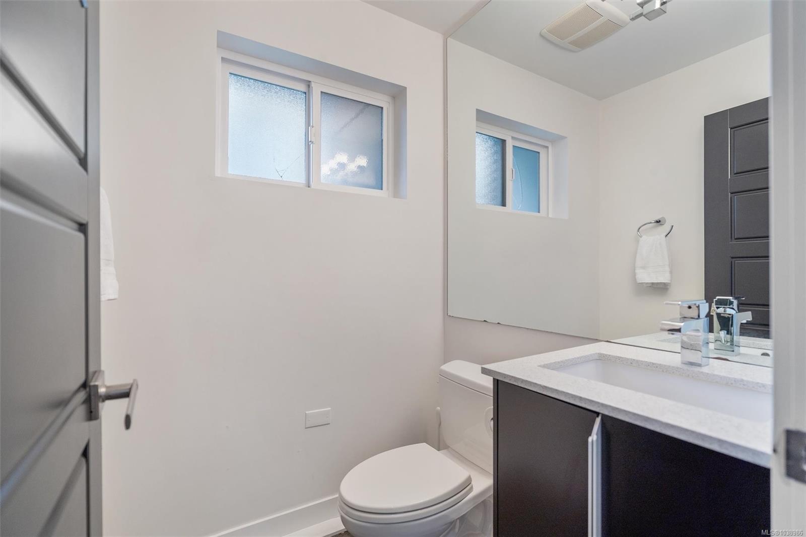 838 Old Esquimalt Rd