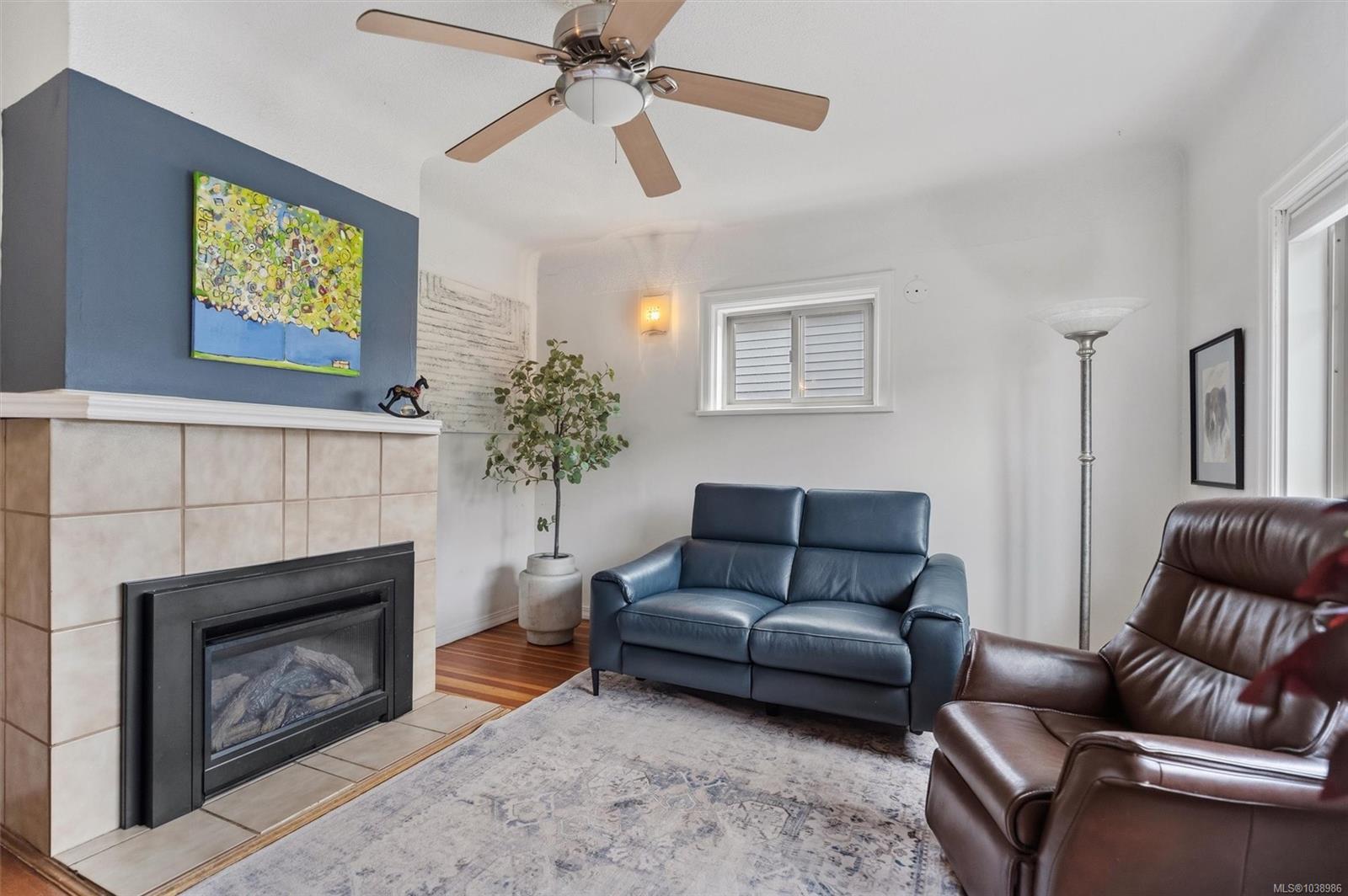 838 Old Esquimalt Rd