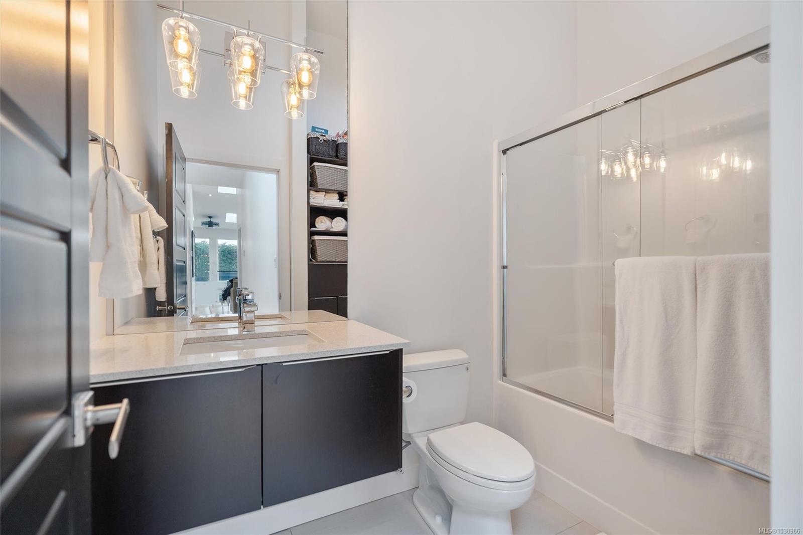 838 Old Esquimalt Rd