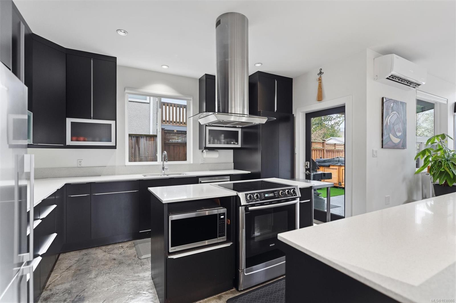 838 Old Esquimalt Rd