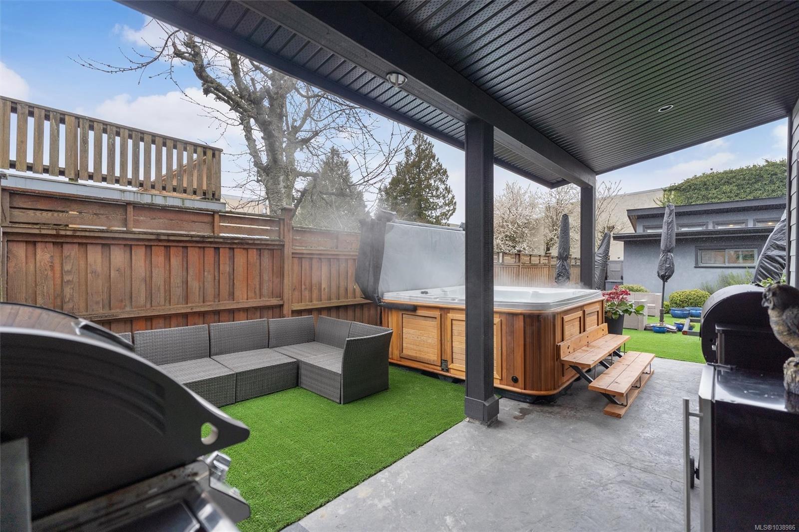 838 Old Esquimalt Rd