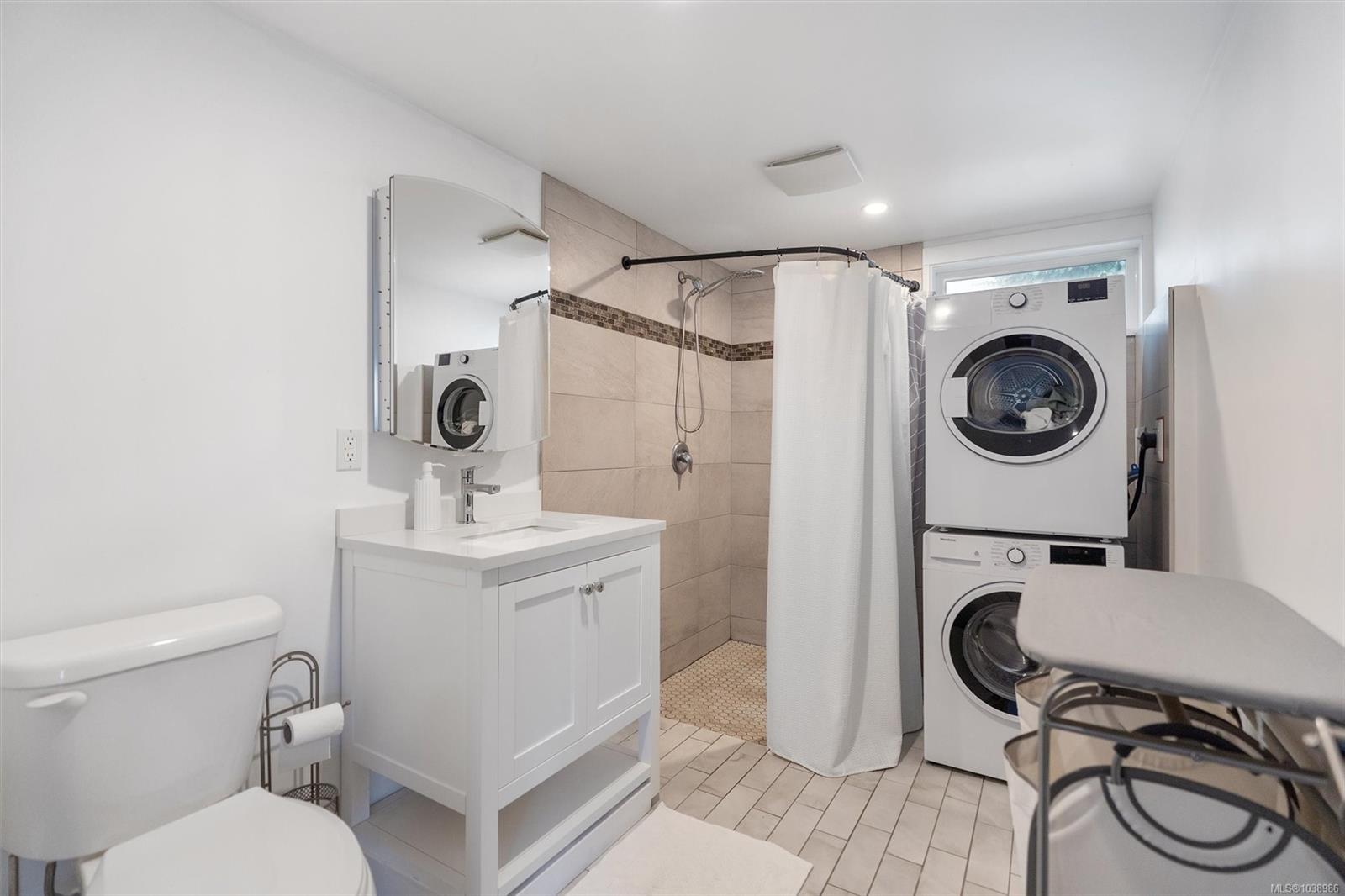 838 Old Esquimalt Rd