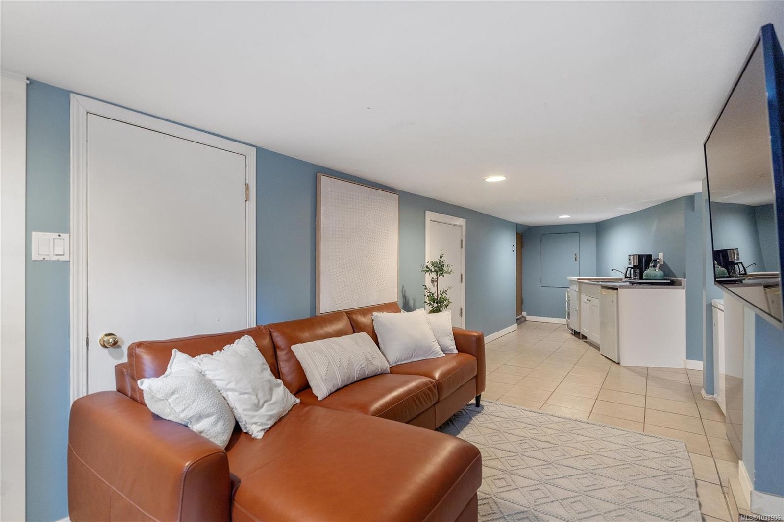 838 Old Esquimalt Rd