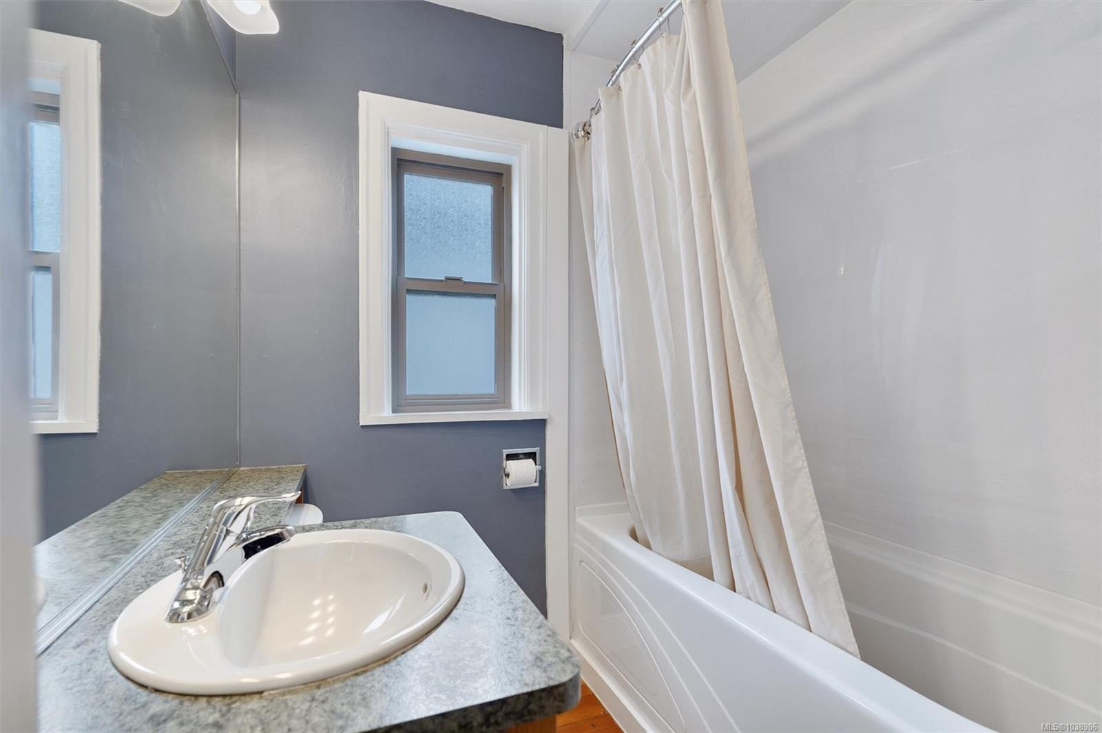 838 Old Esquimalt Rd