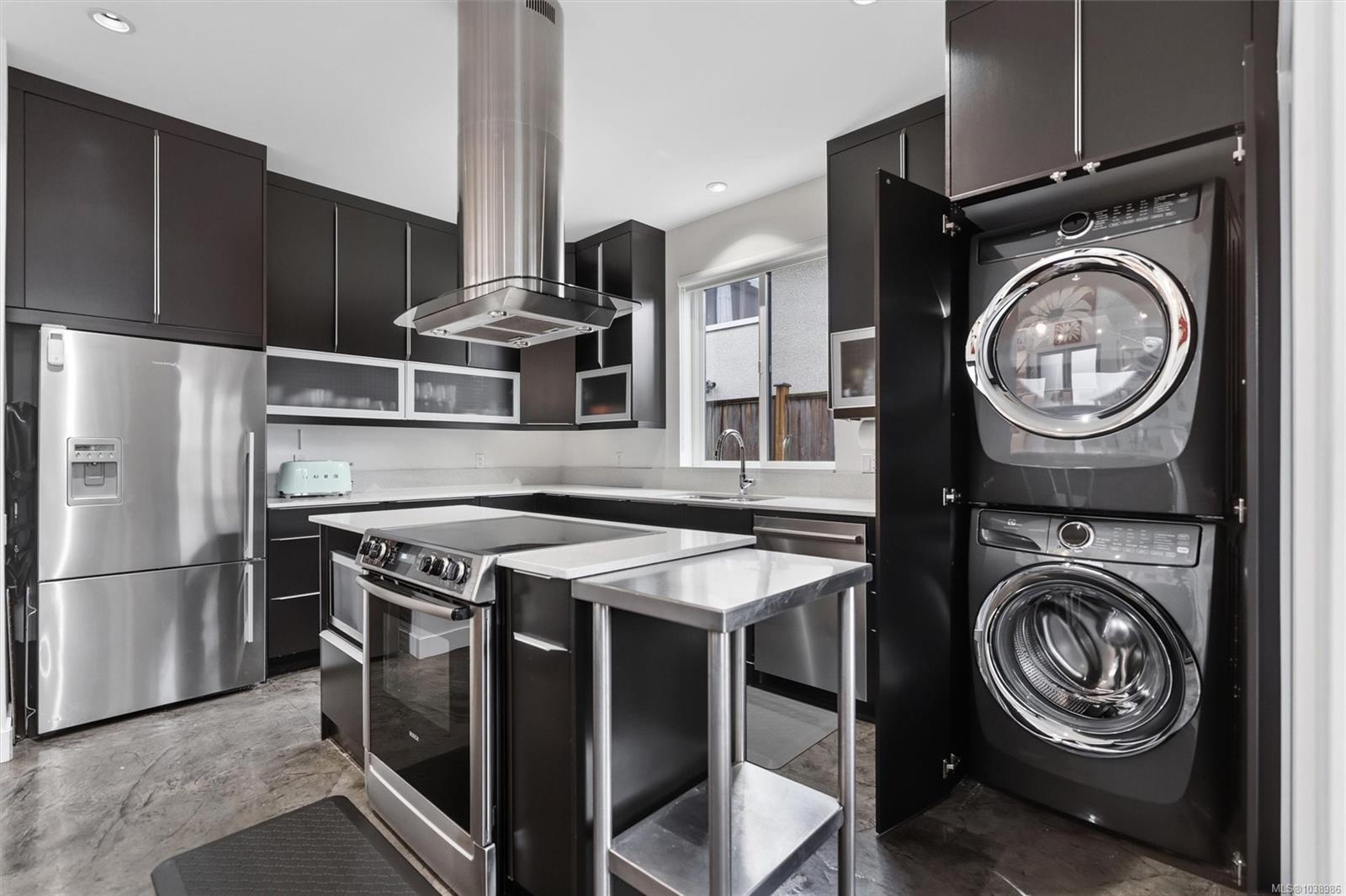 838 Old Esquimalt Rd