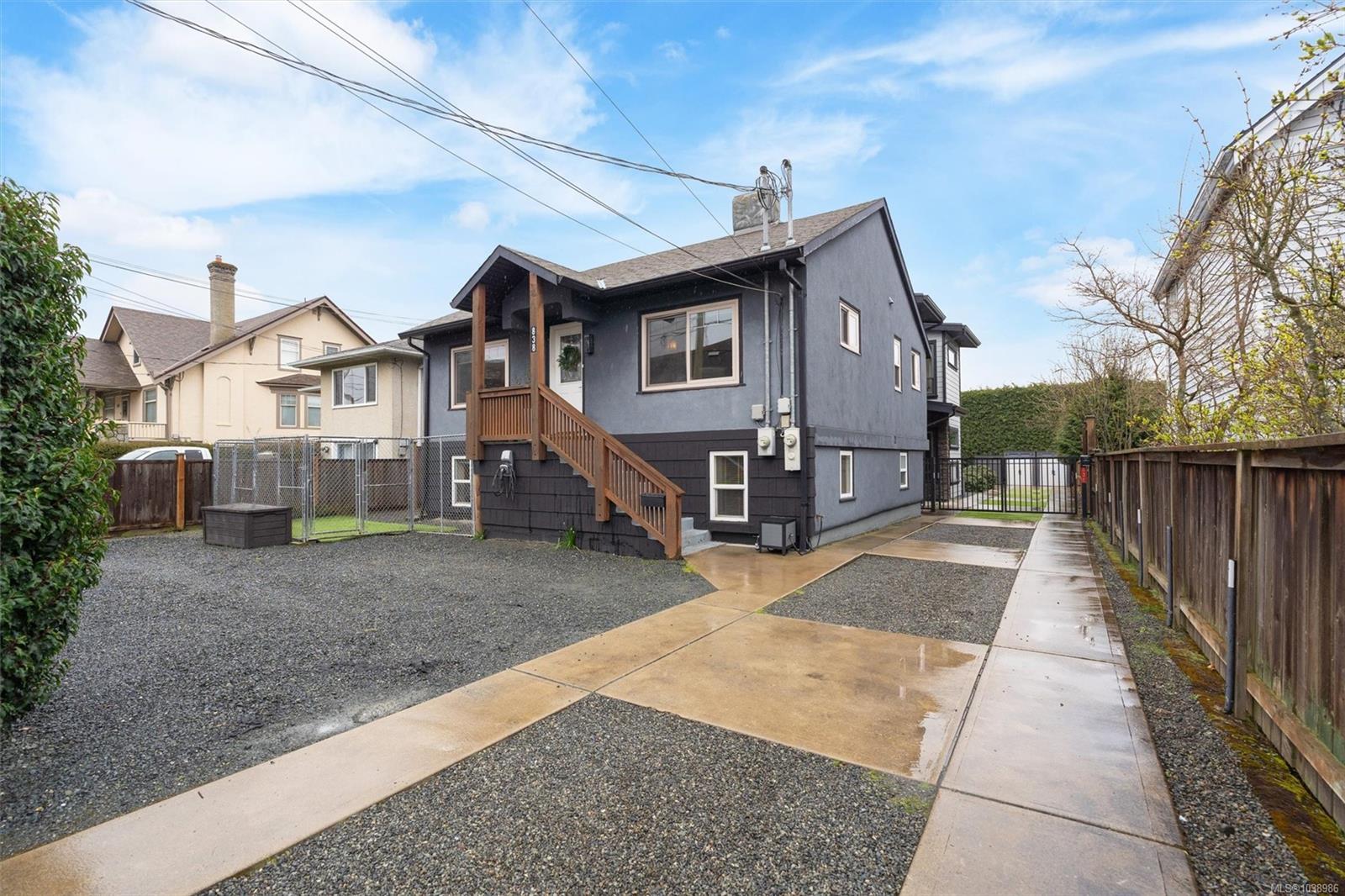 838 Old Esquimalt Rd