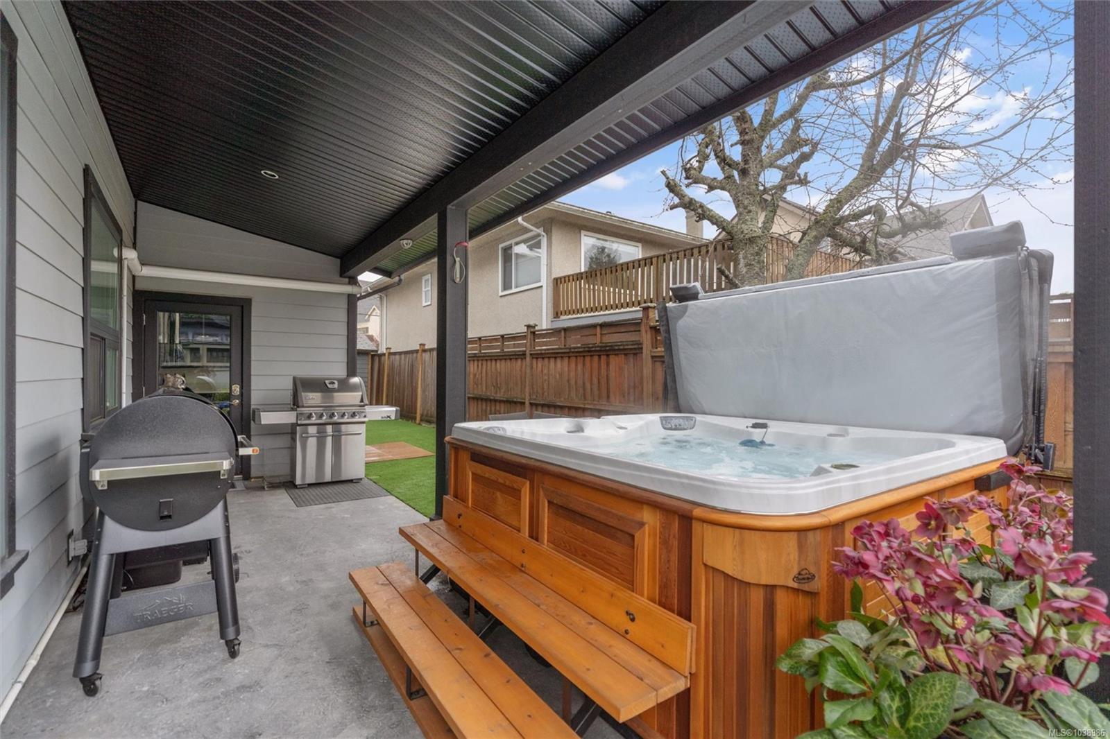 838 Old Esquimalt Rd