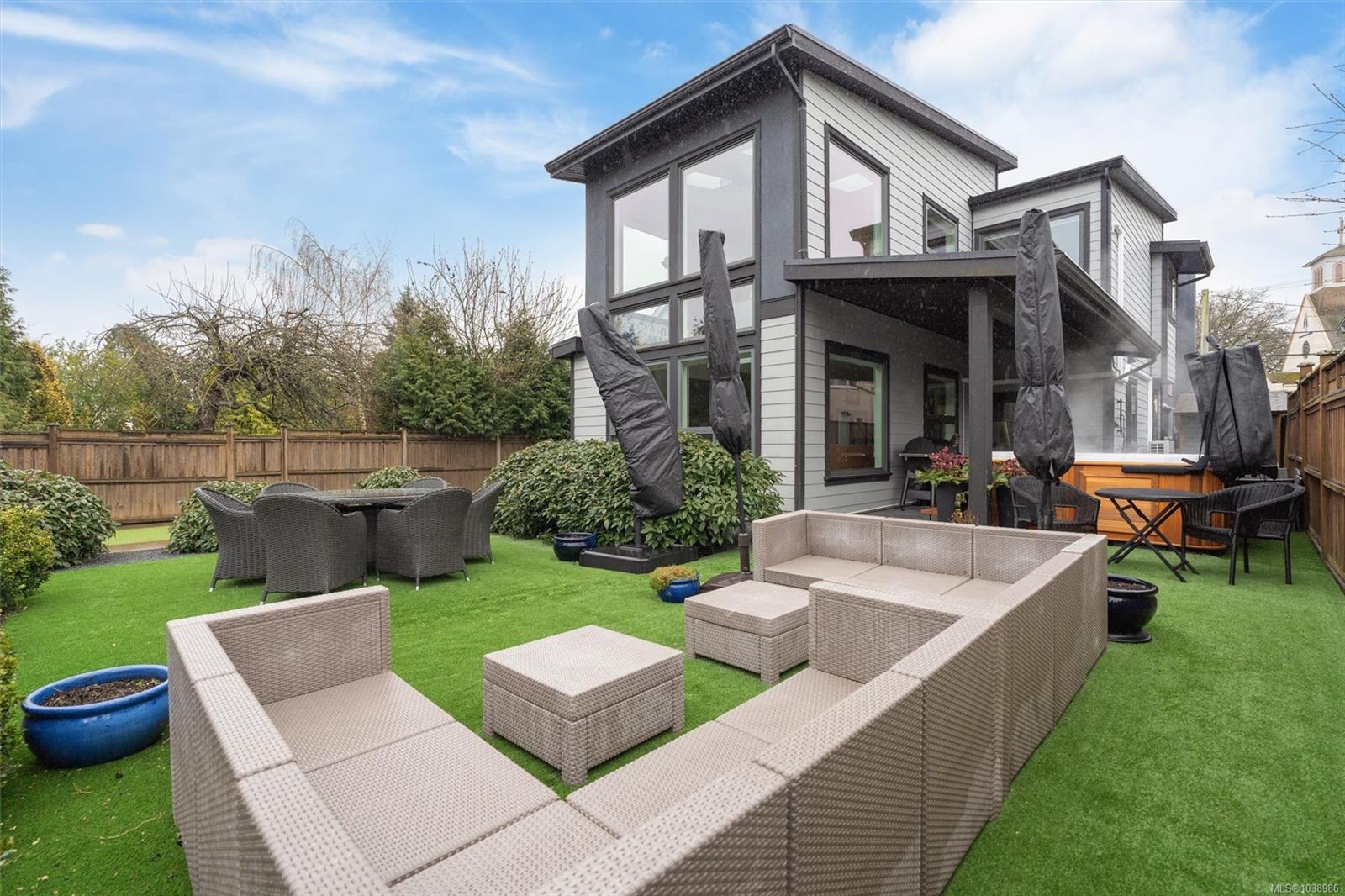 838 Old Esquimalt Rd