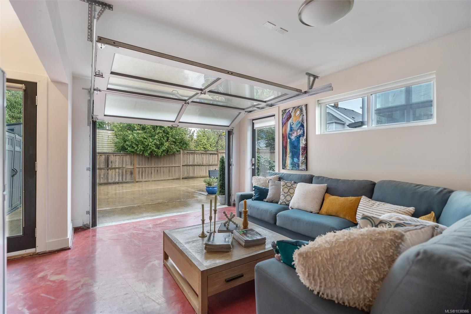 838 Old Esquimalt Rd