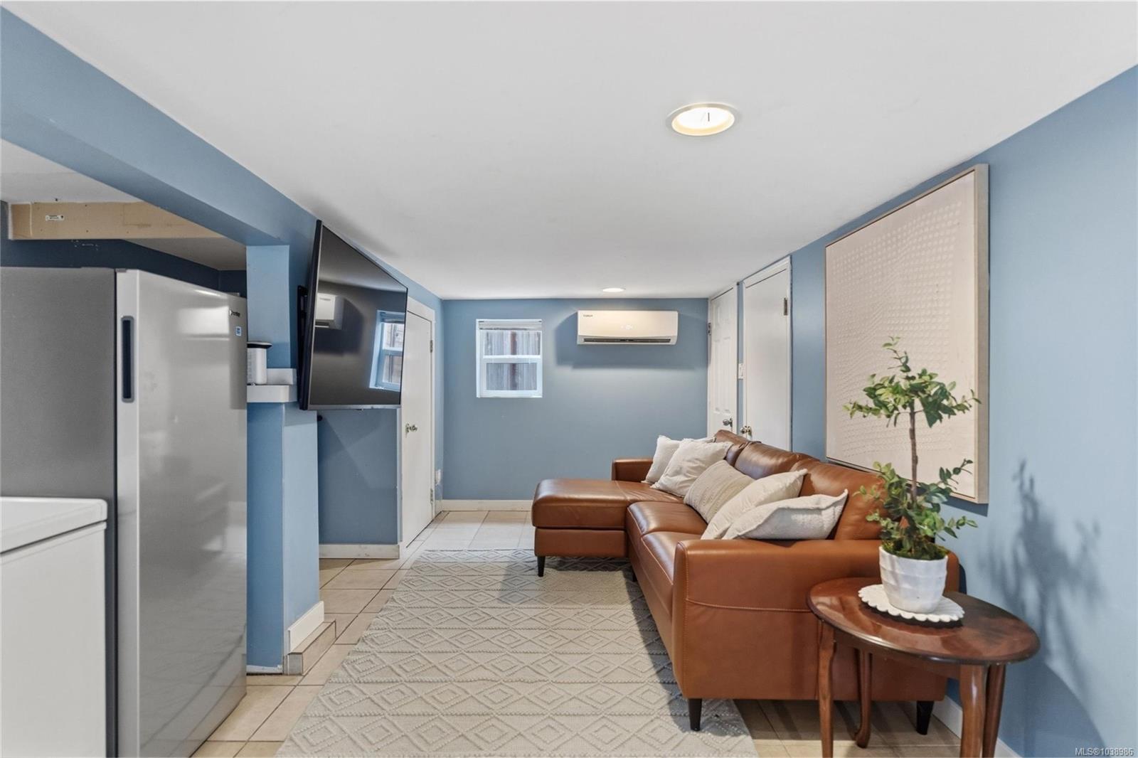 838 Old Esquimalt Rd