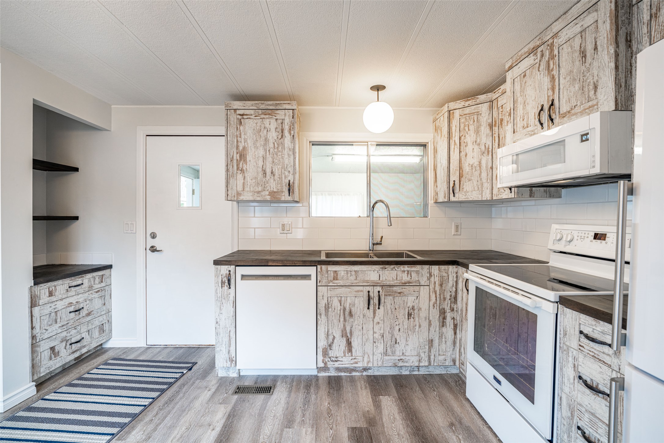 4505 McLean Creek Road E14