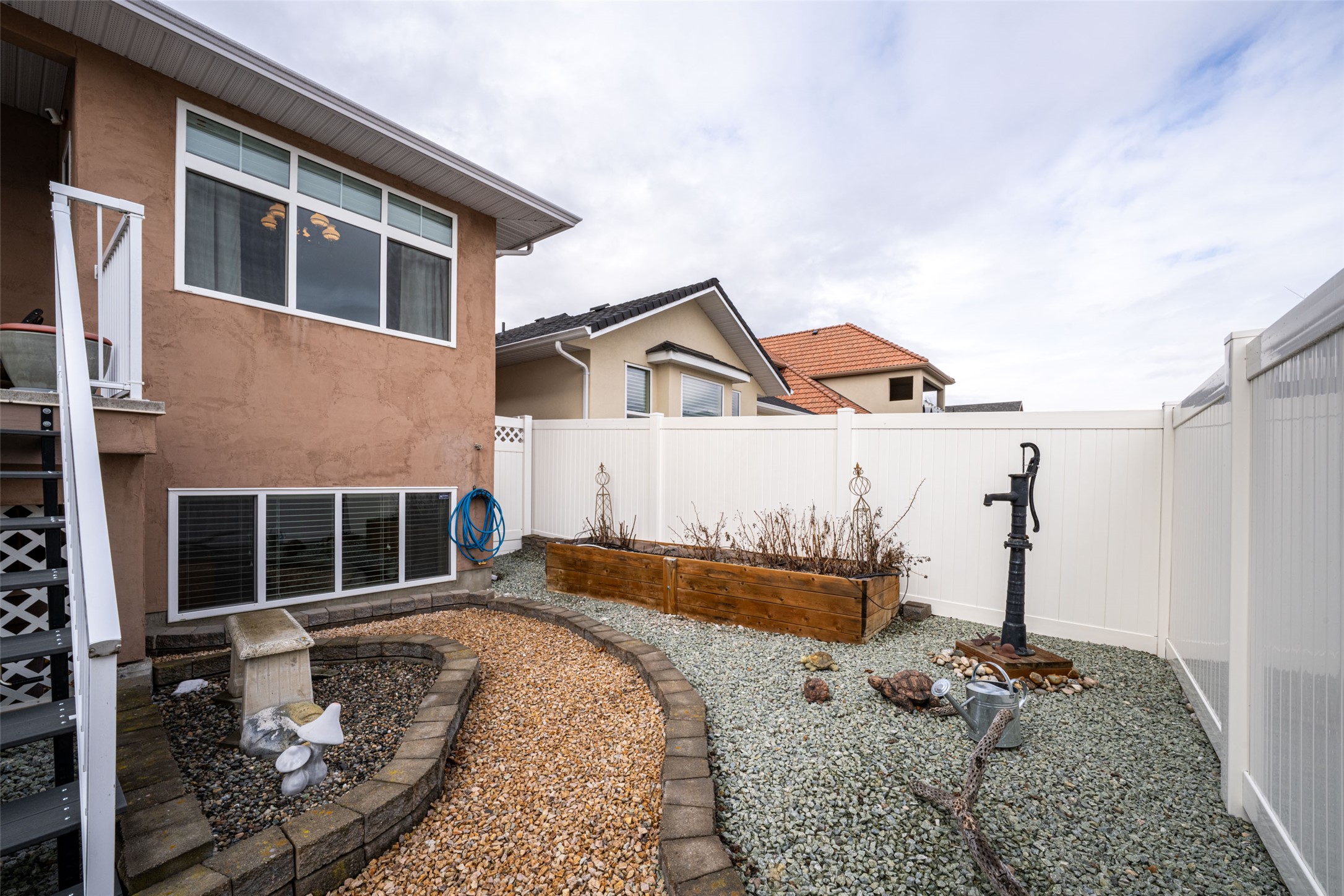 6905 MOUNTAINVIEW Drive