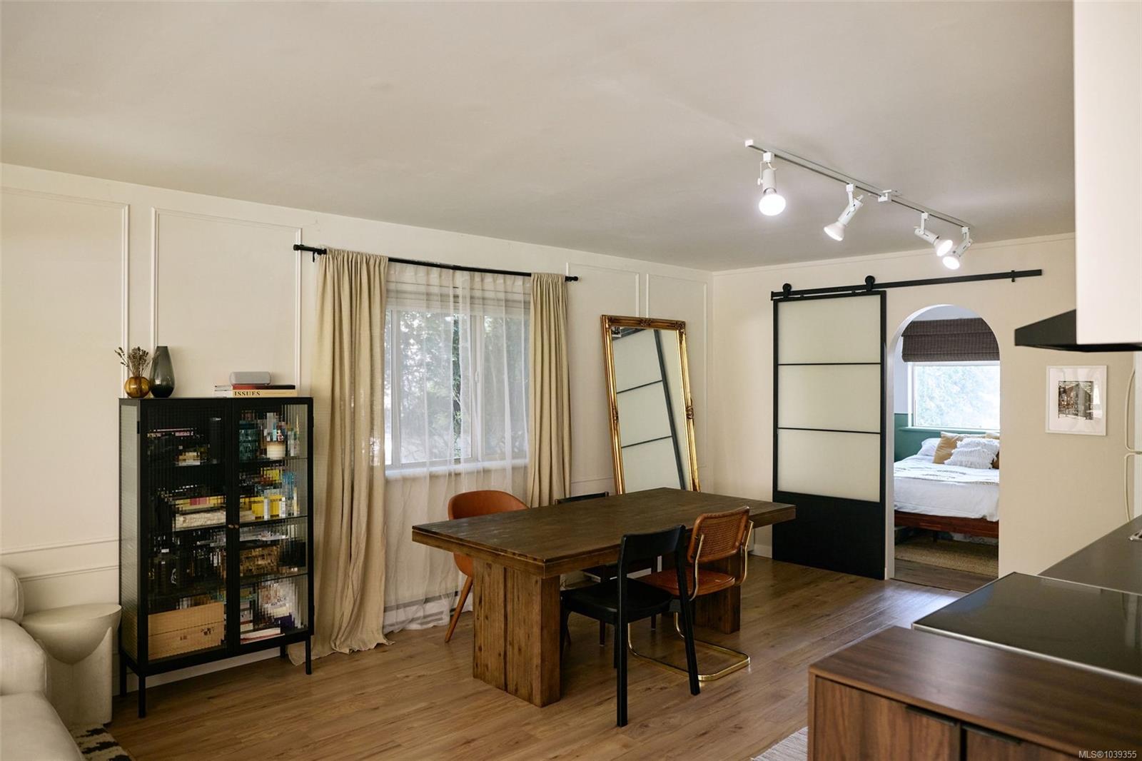 407 William St #3
