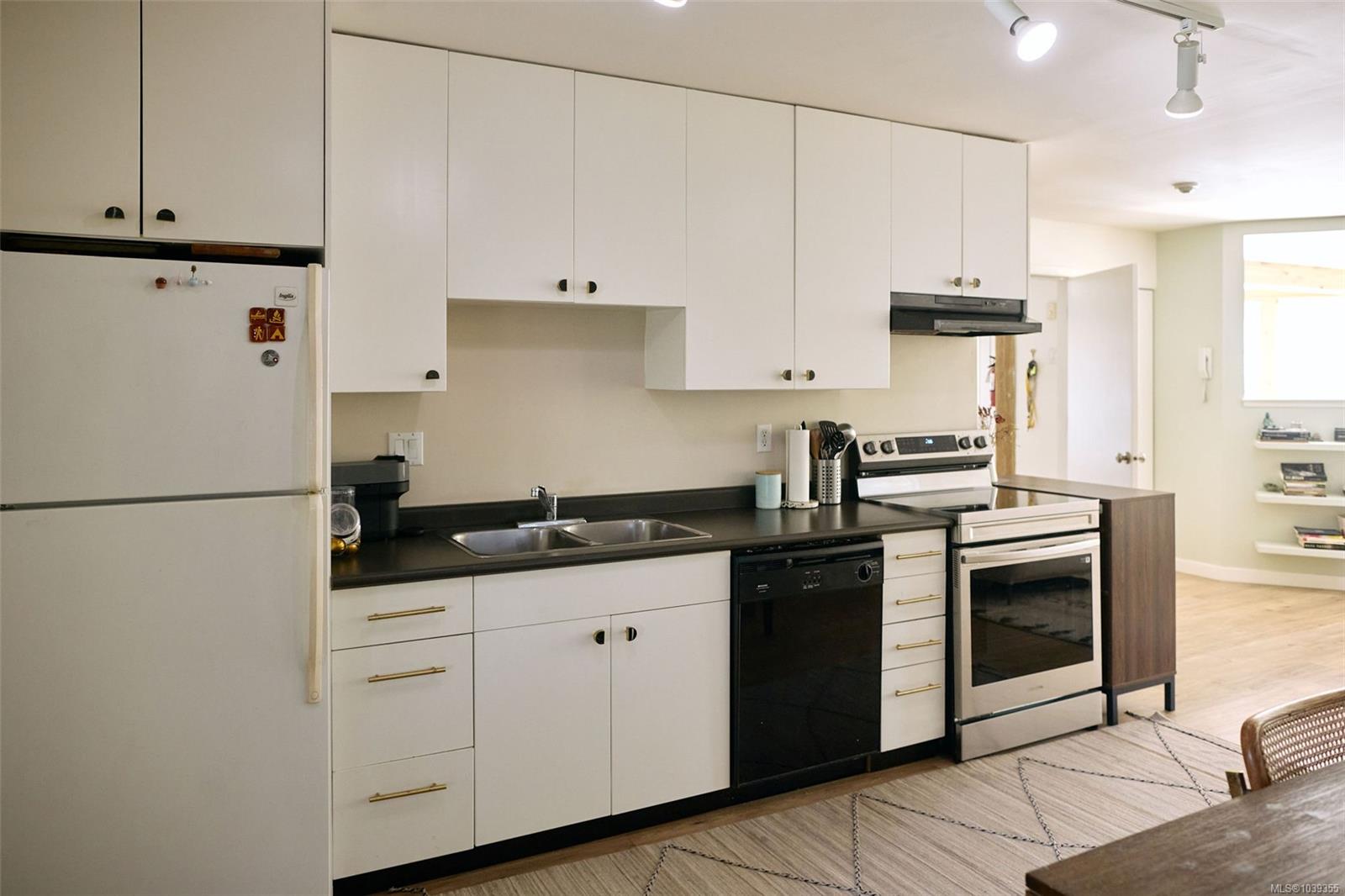 407 William St #3