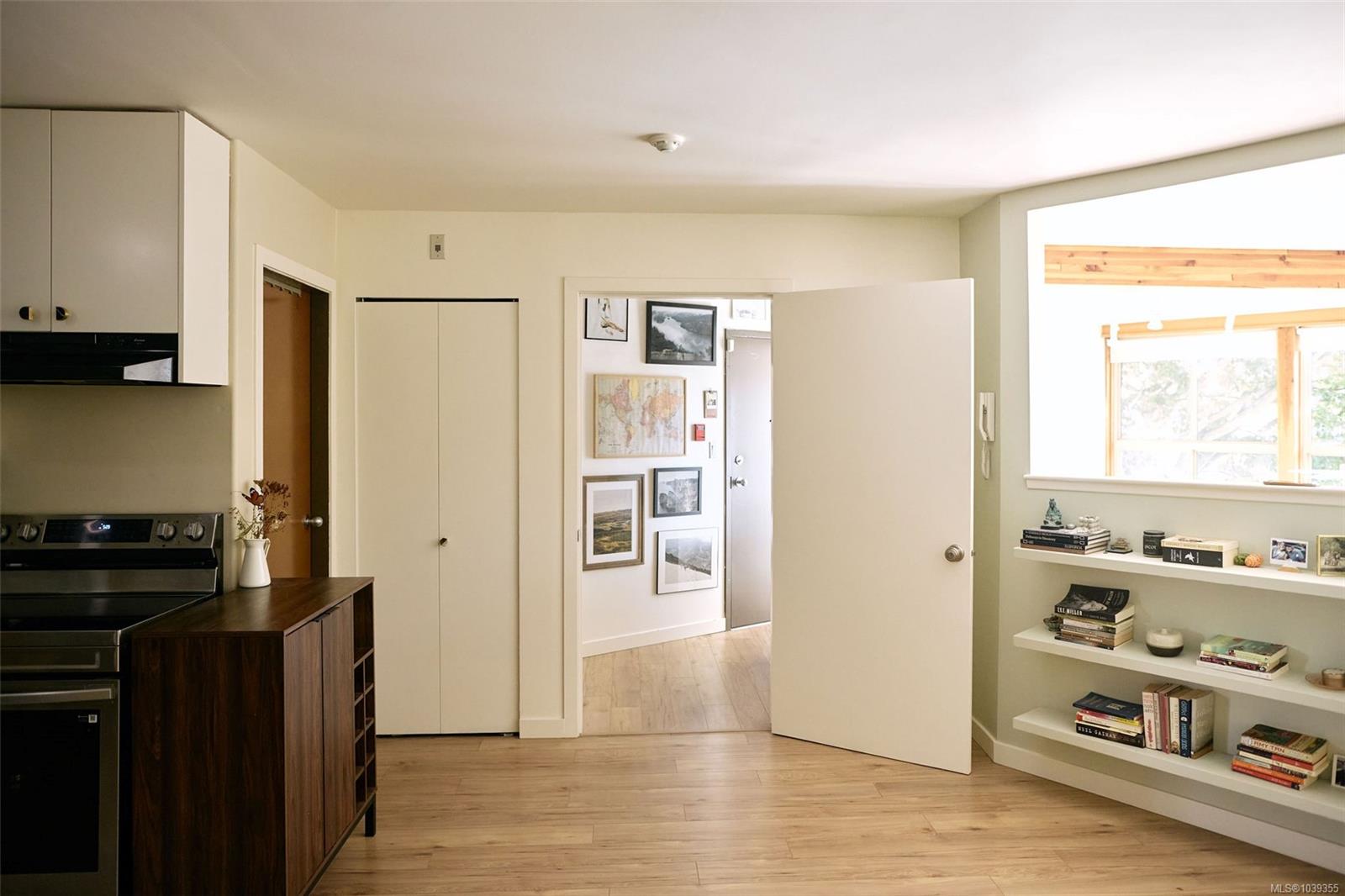 407 William St #3