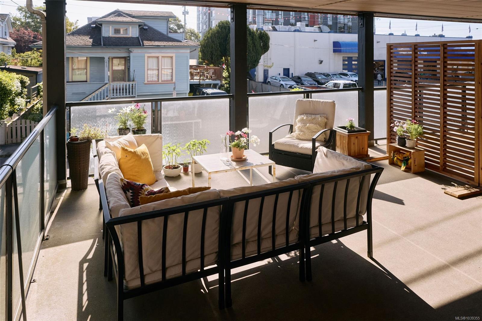 407 William St #3