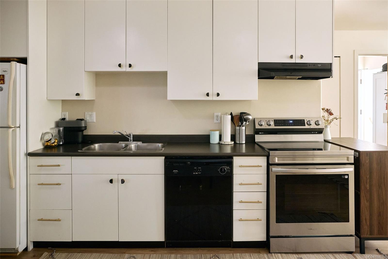 407 William St #3