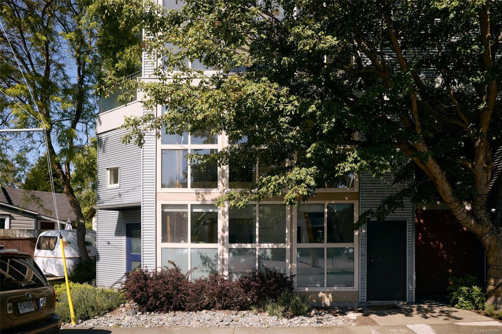 407 William St #3