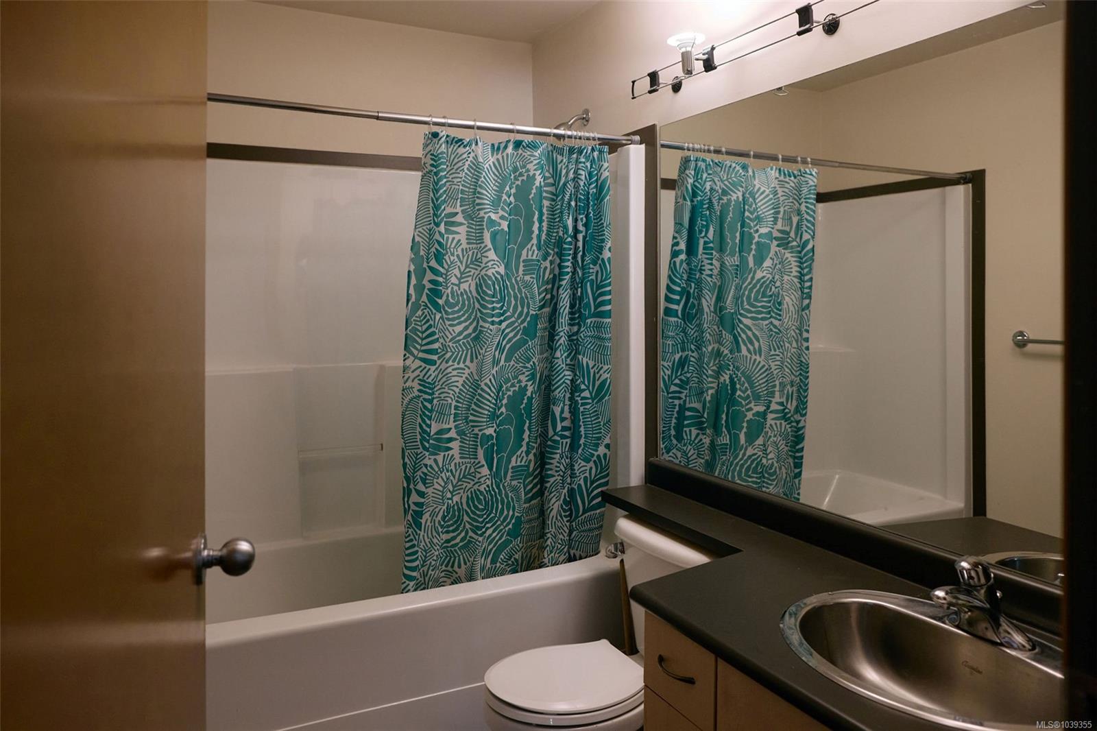 407 William St #3