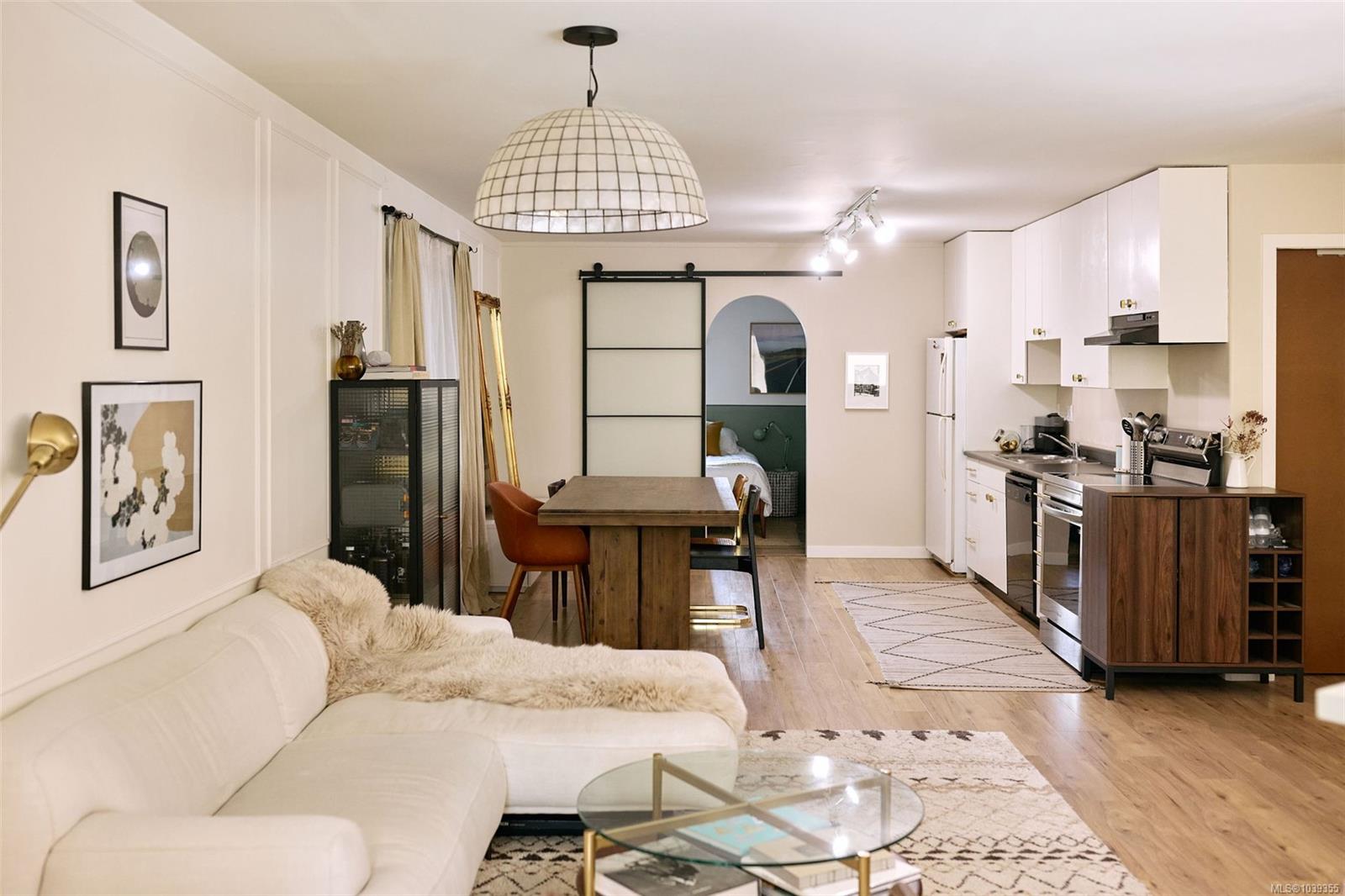 407 William St #3
