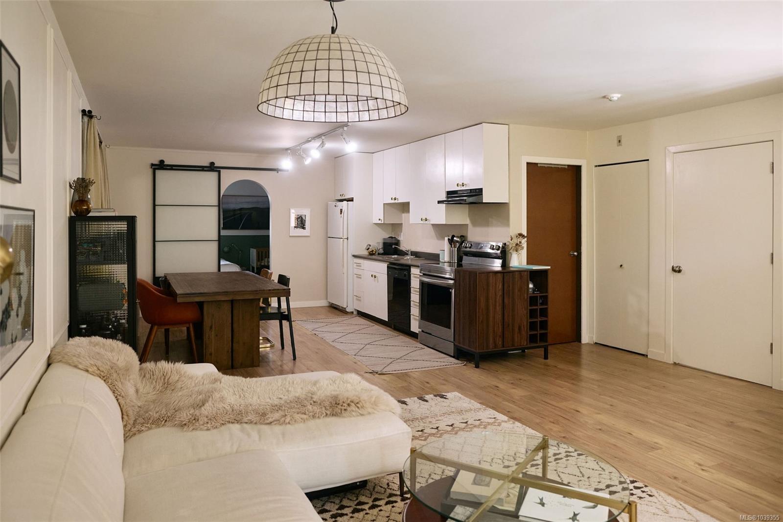 407 William St #3