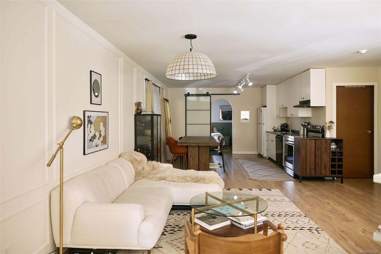407 William St #3