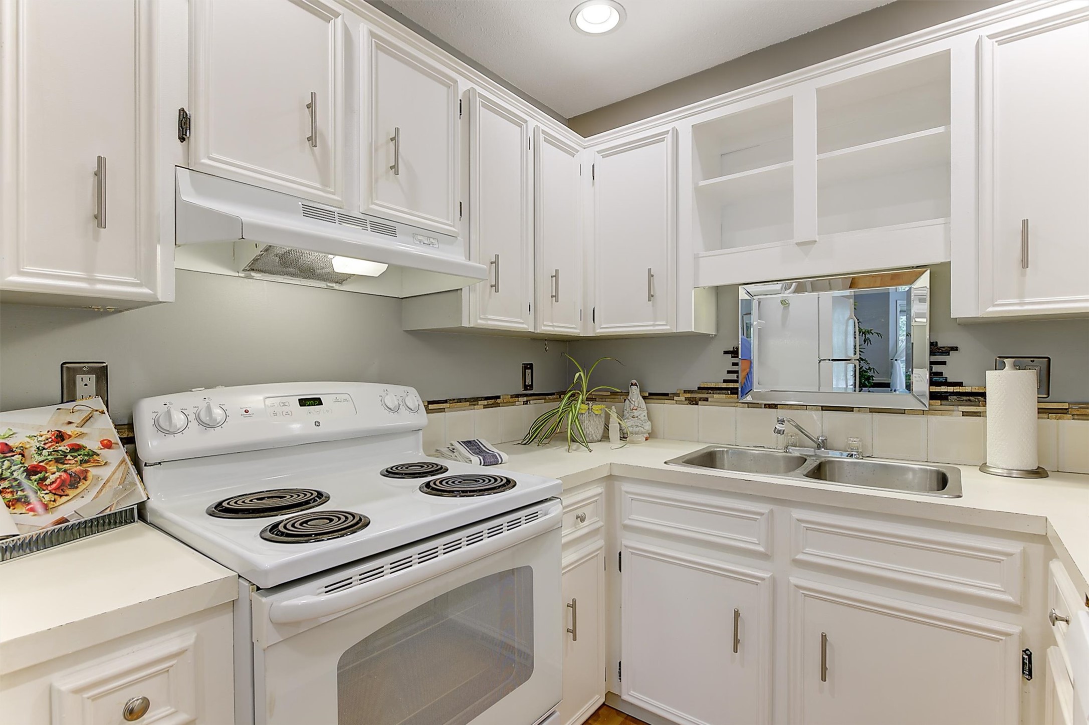 3155 Gordon Drive 404