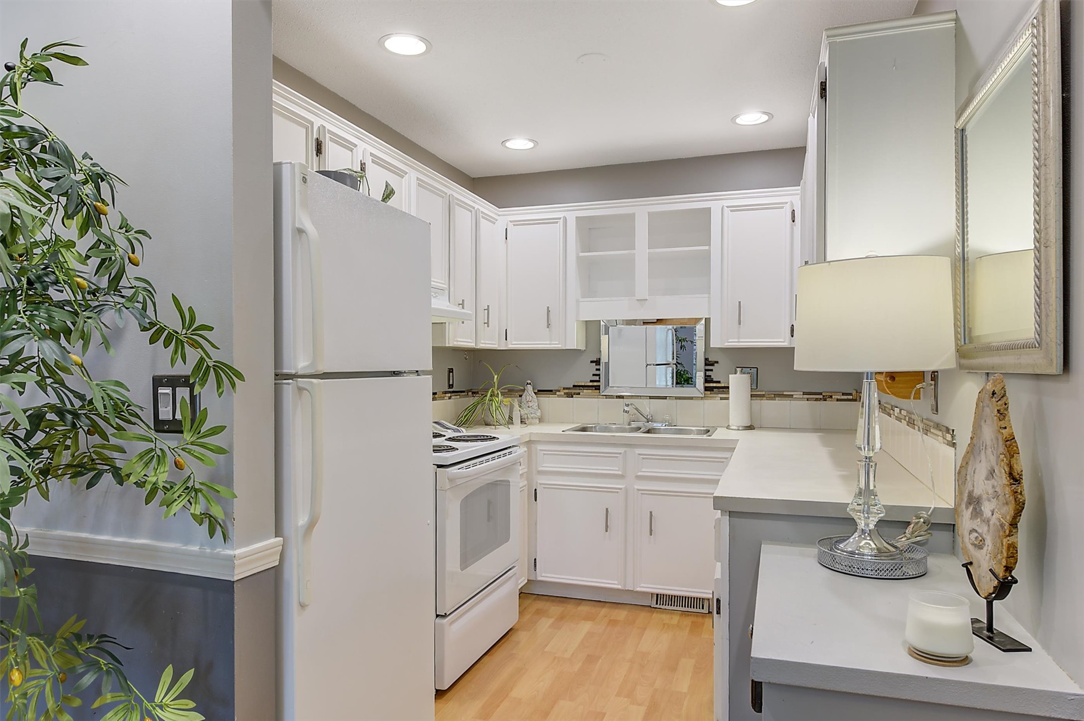3155 Gordon Drive 404