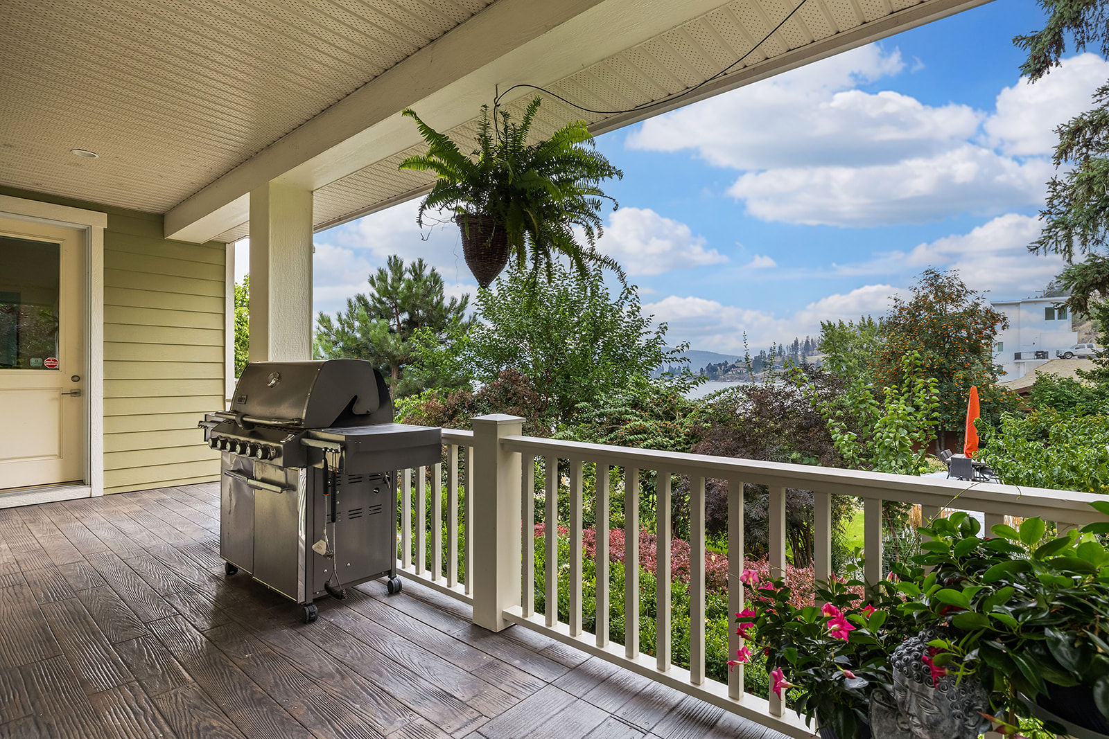 2259 Westside Place
