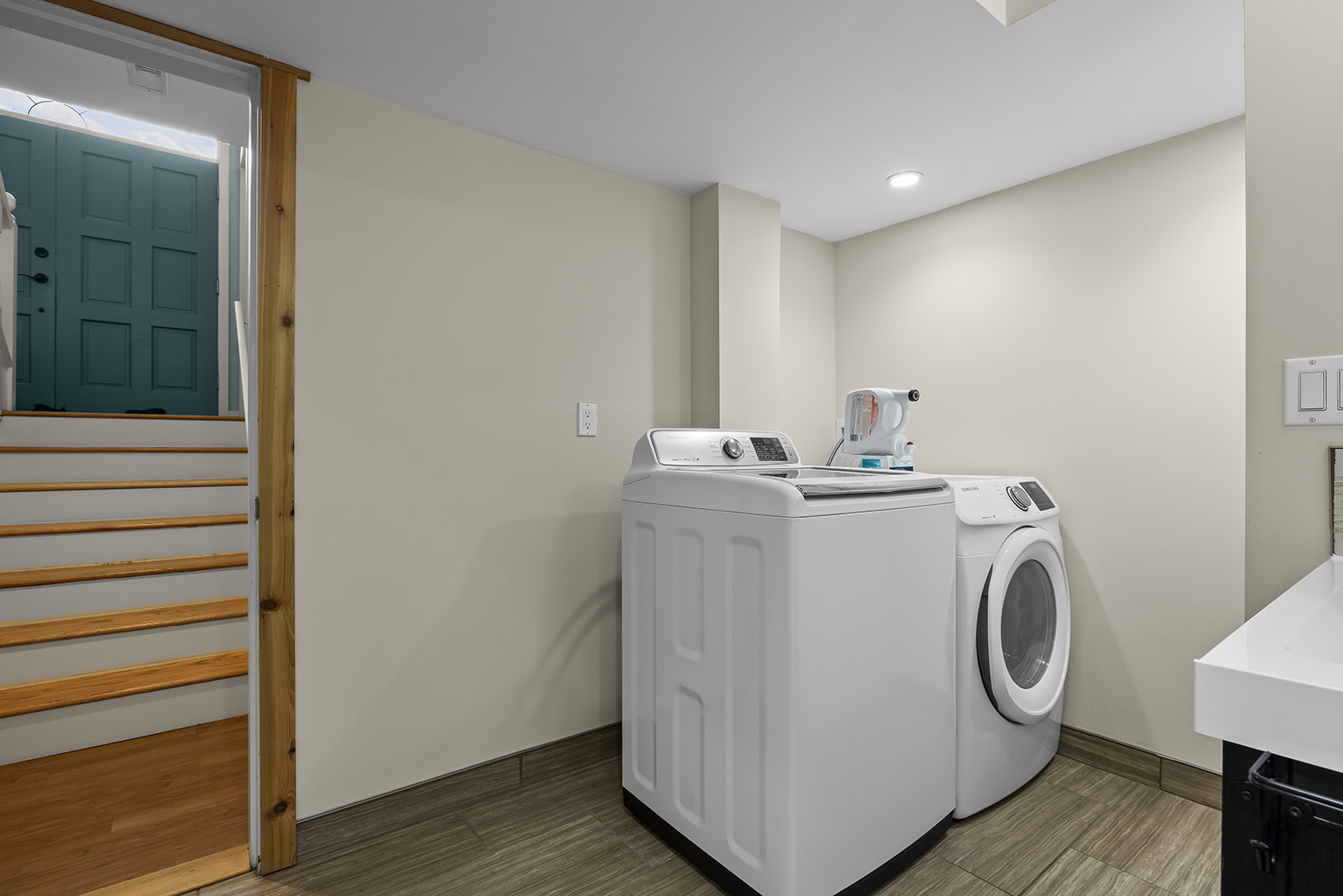 851 Hammer Avenue