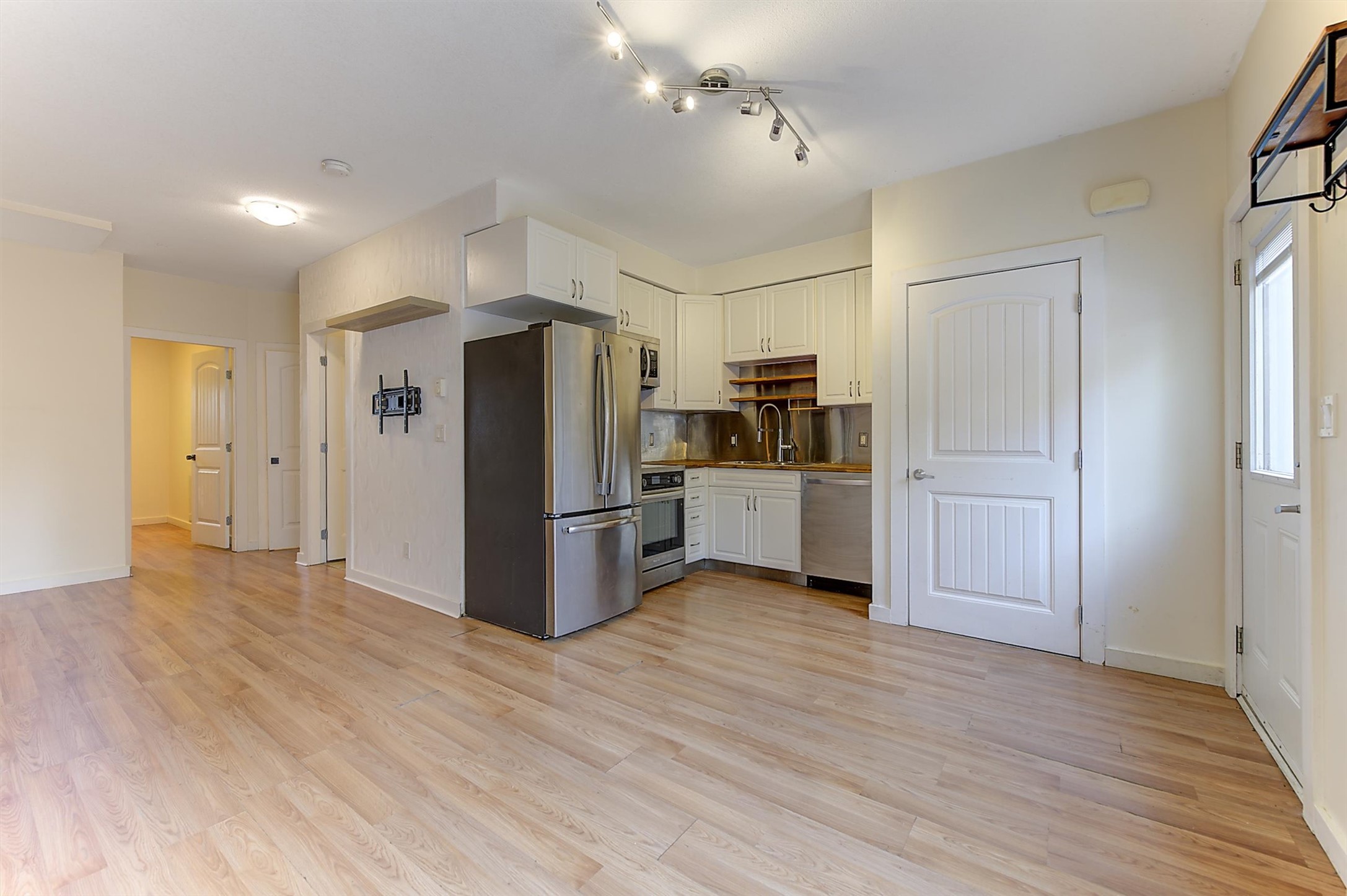 505 Francis Avenue 6