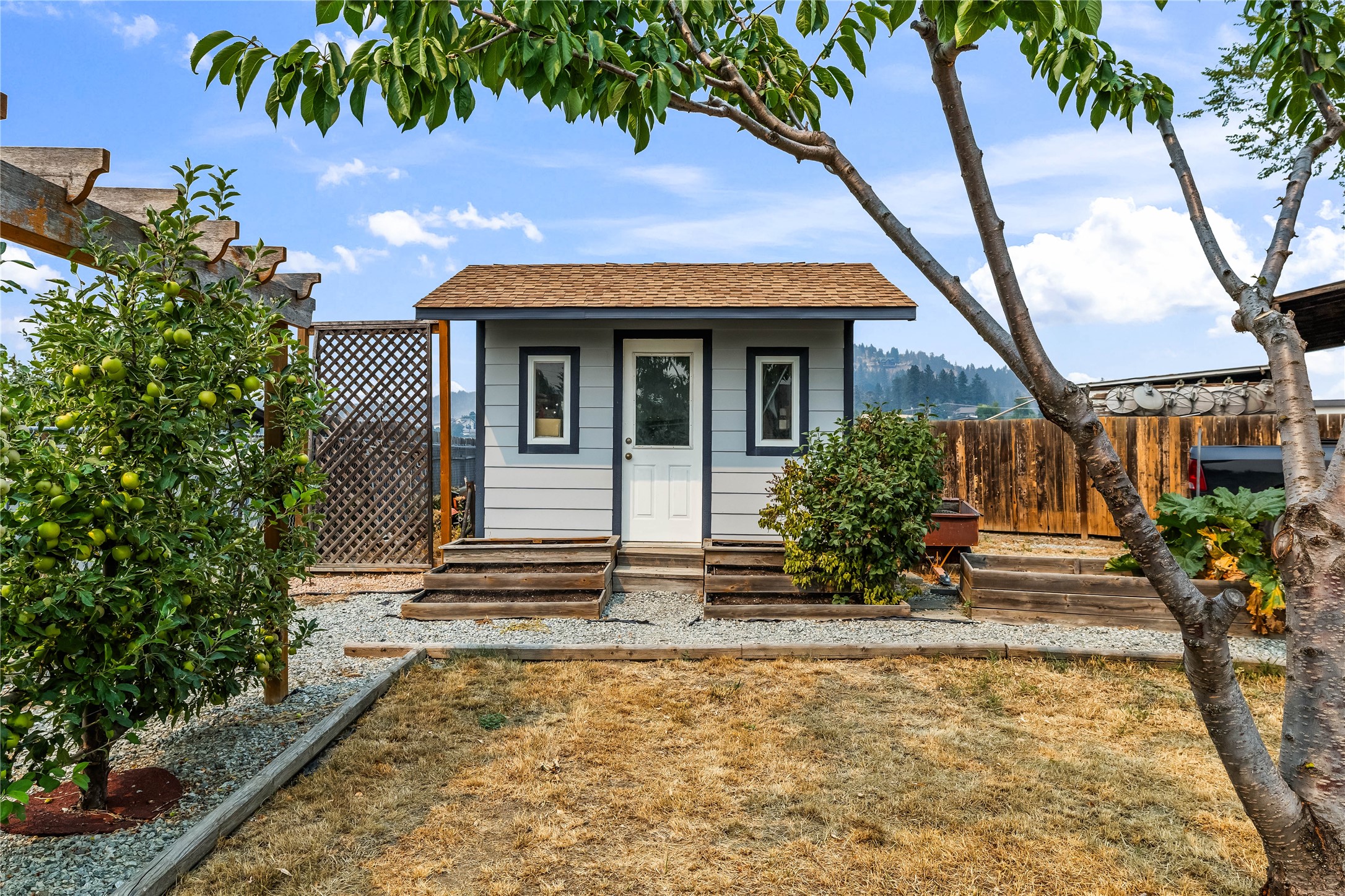 292 Valley Road N