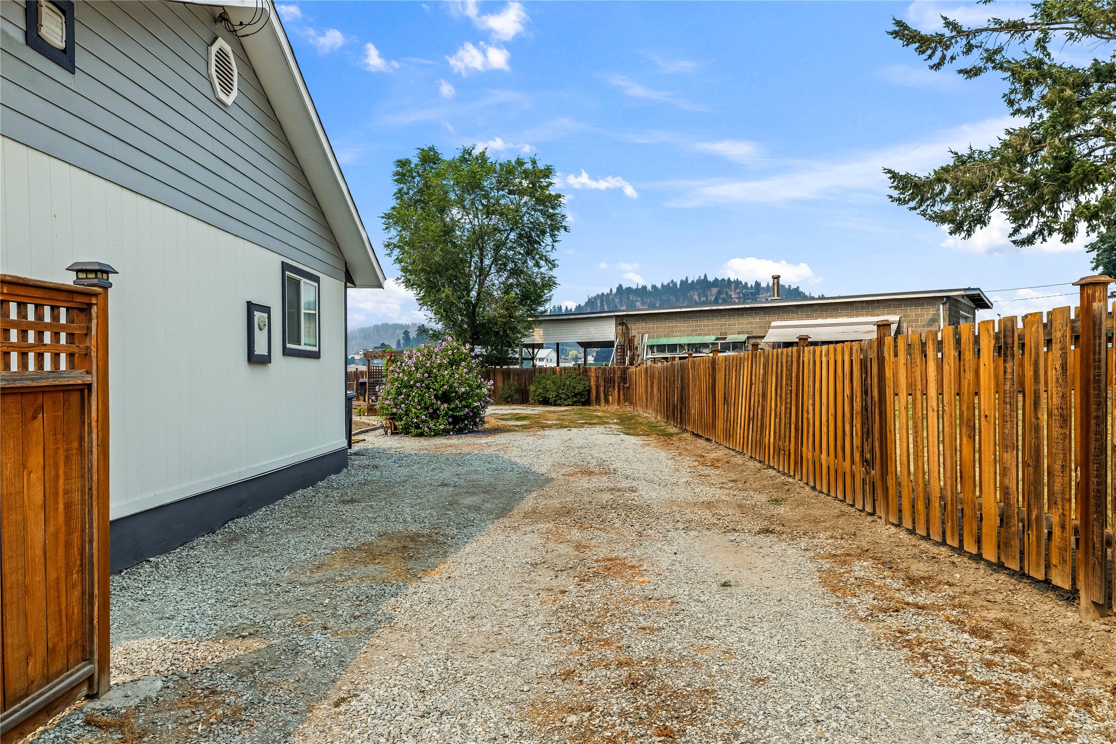292 Valley Road N