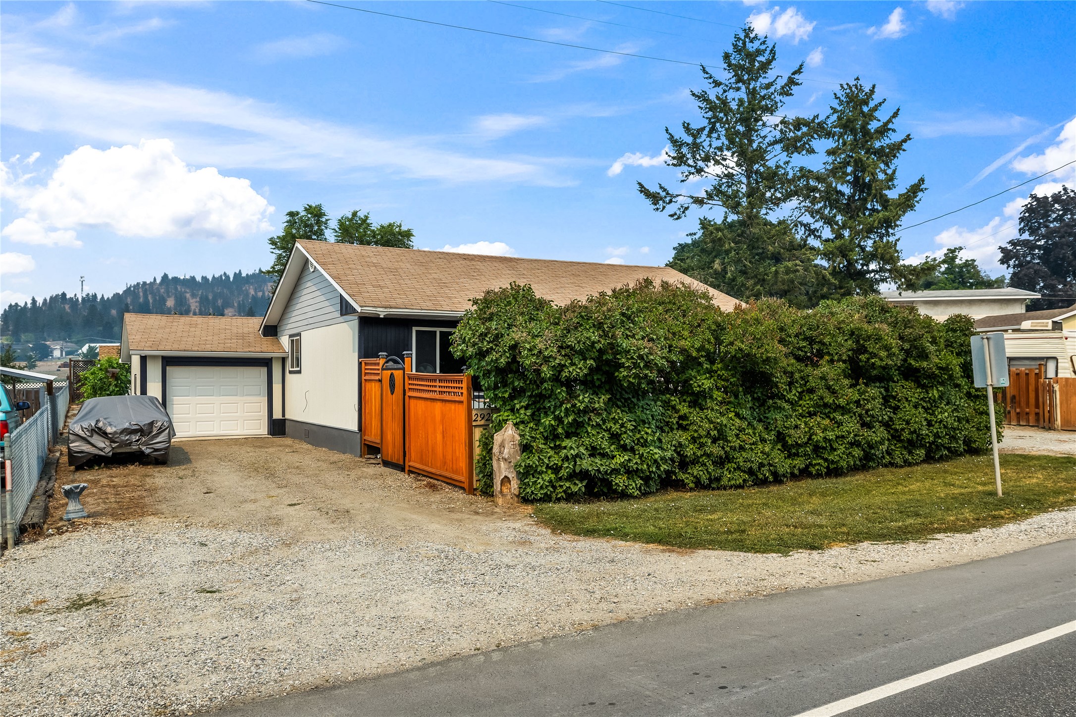 292 Valley Road N