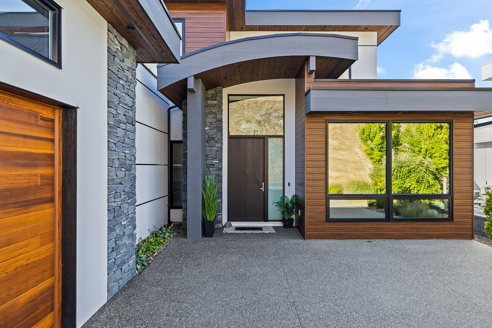 10018 Beacon Hill Drive