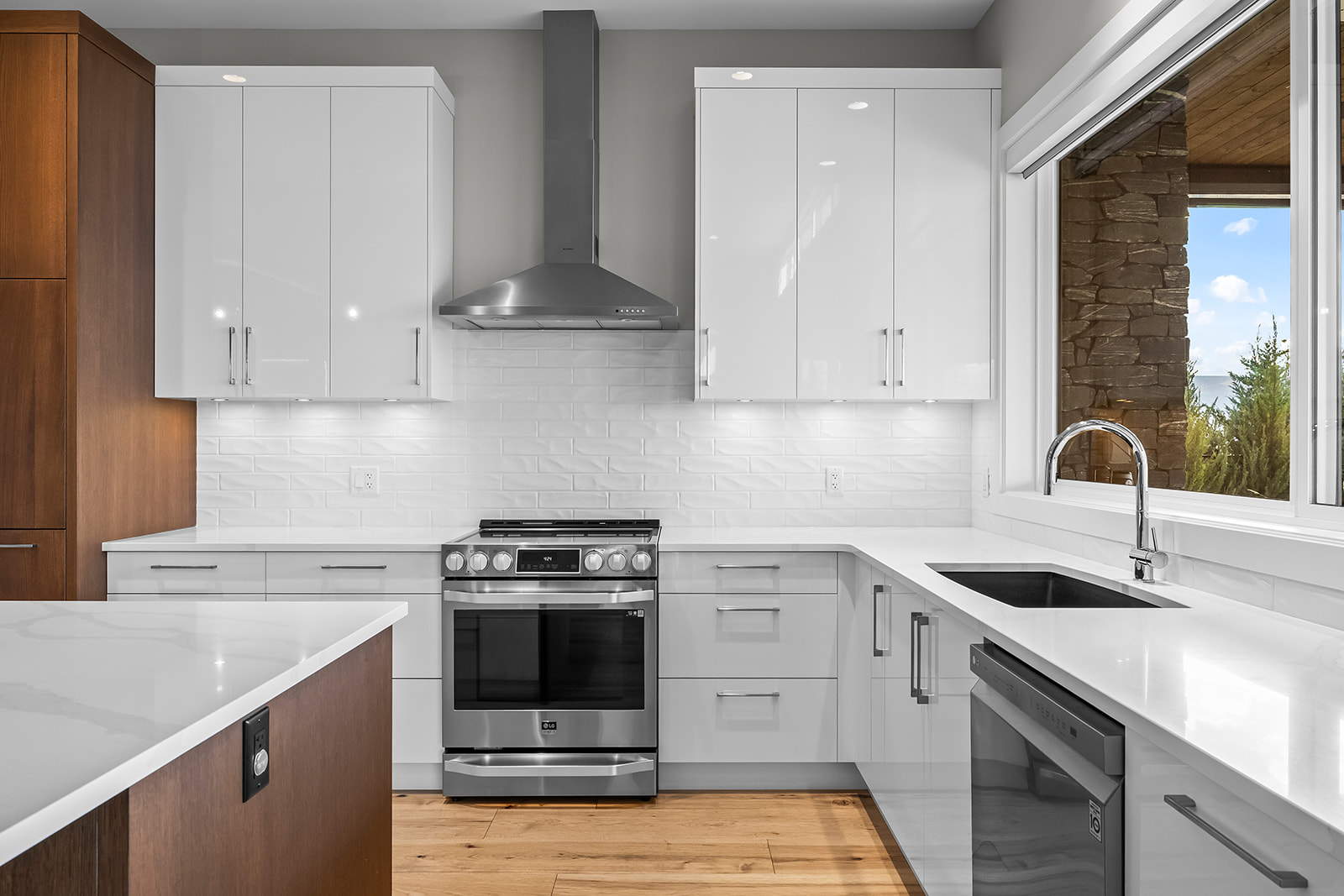 10018 Beacon Hill Drive