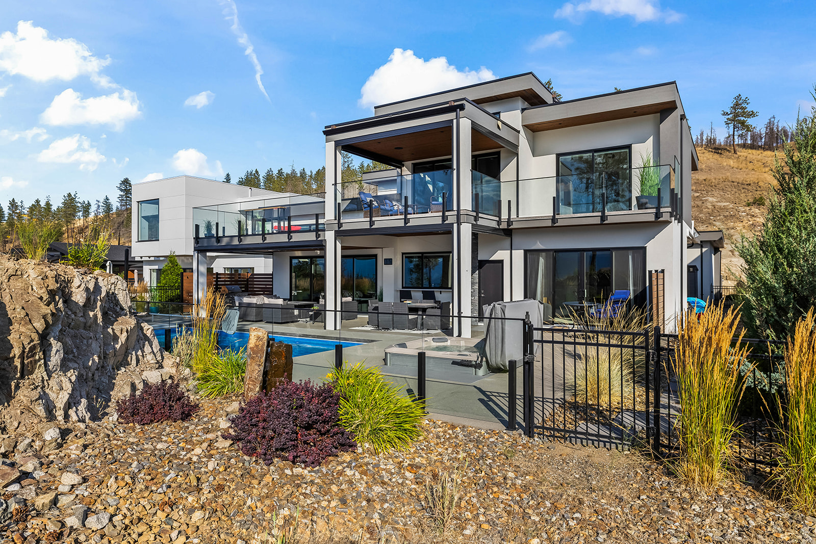 10018 Beacon Hill Drive